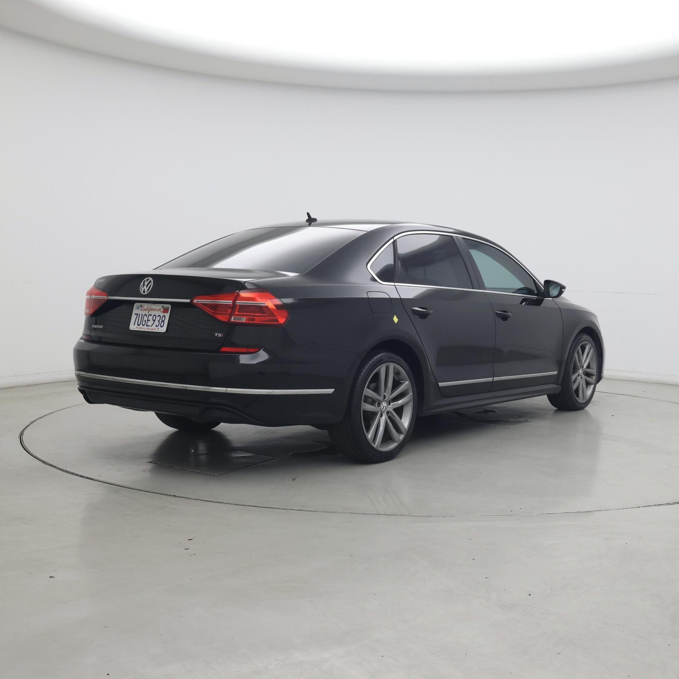 Thumbnail: 2016 Volkswagen Passat - 8