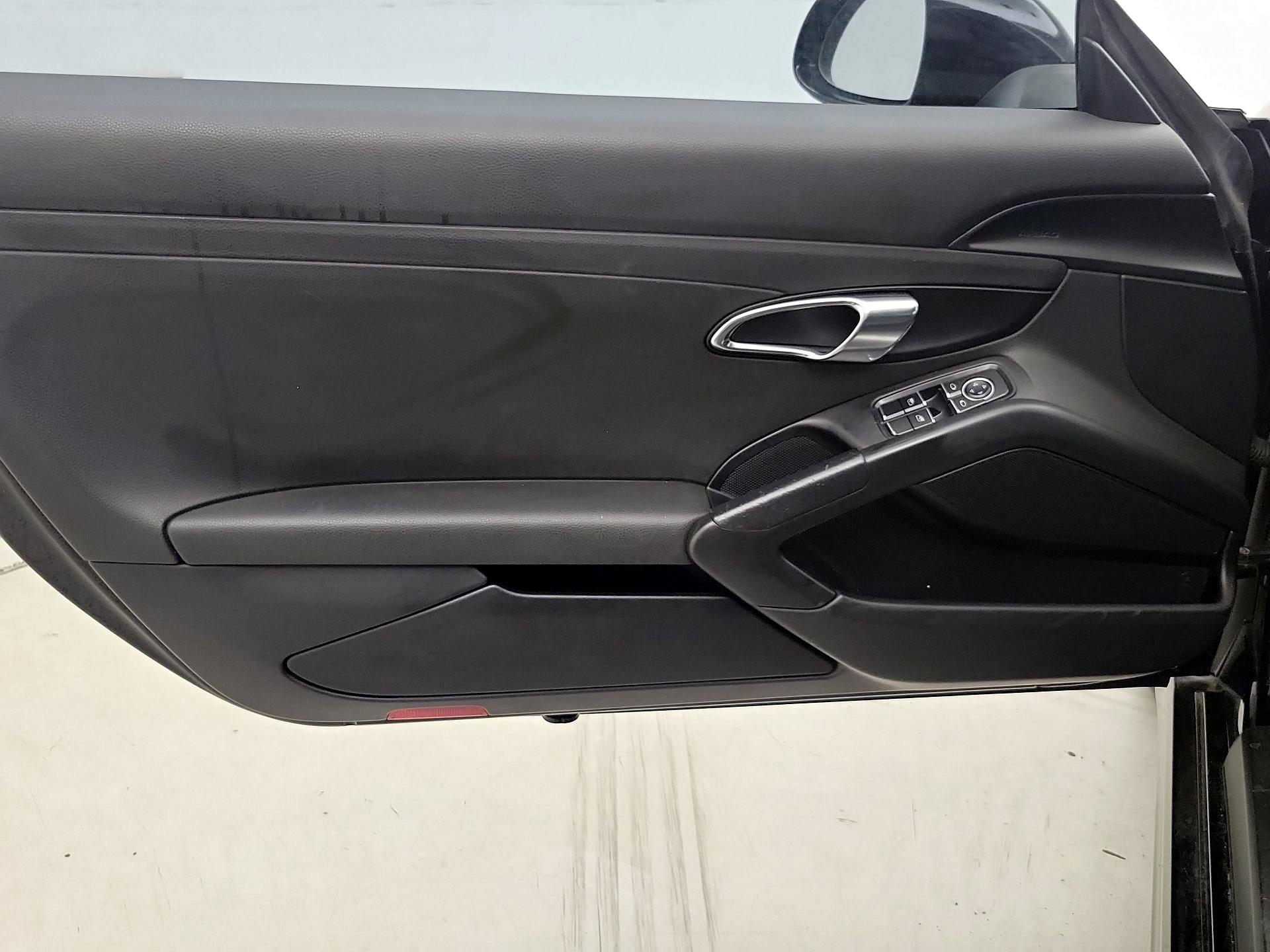 Thumbnail: 2015 Porsche Cayman - 12