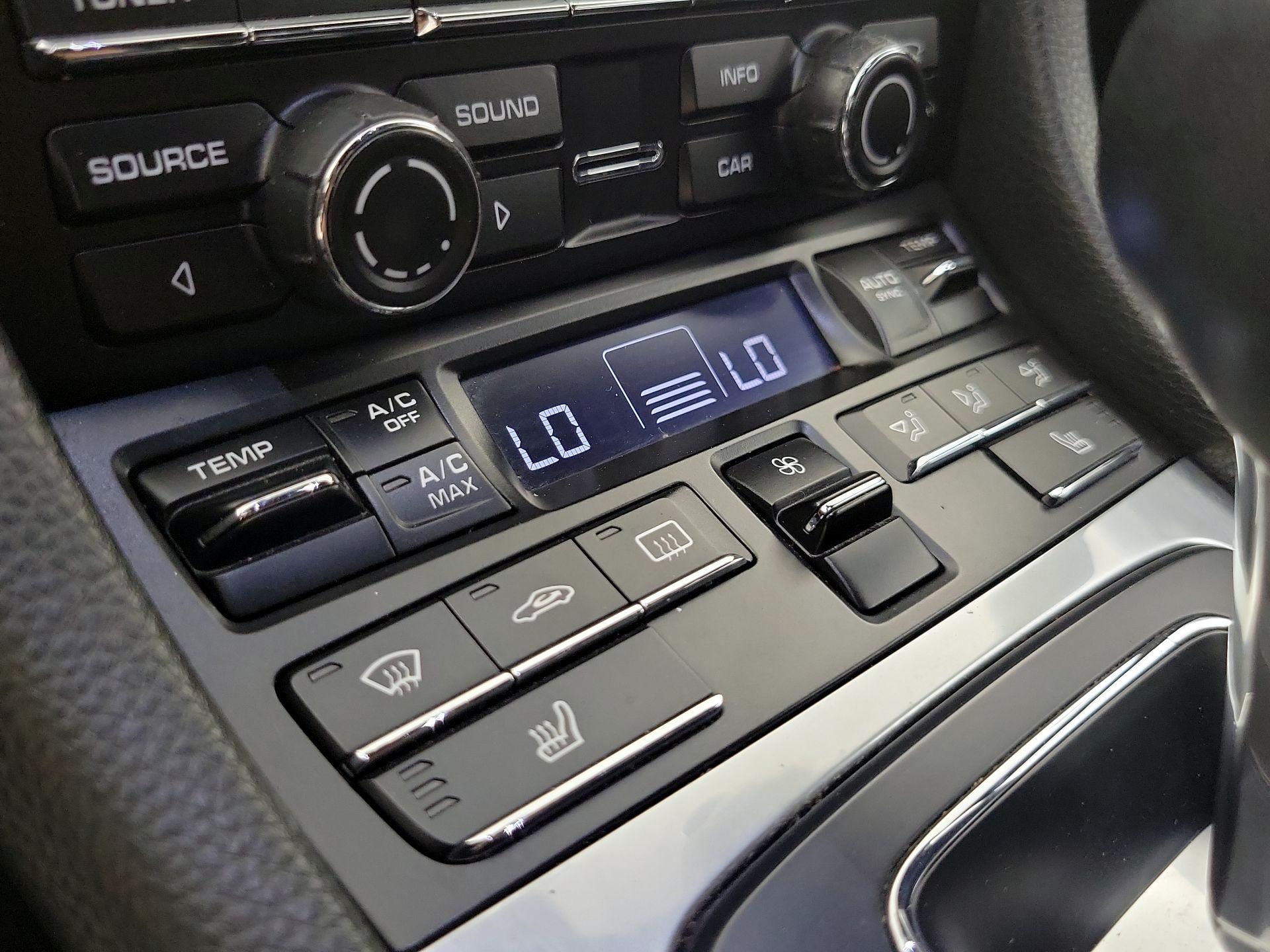Thumbnail: 2015 Porsche Cayman - 15
