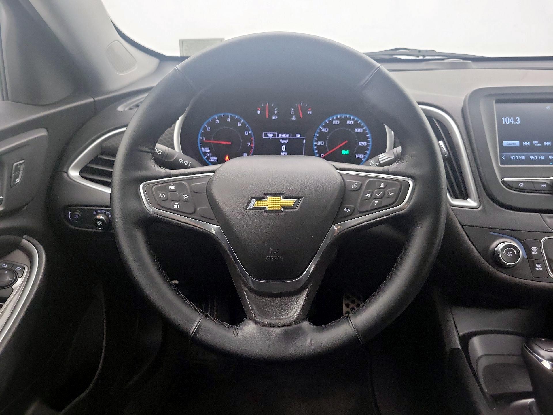 Thumbnail: 2016 Chevrolet Malibu - 10