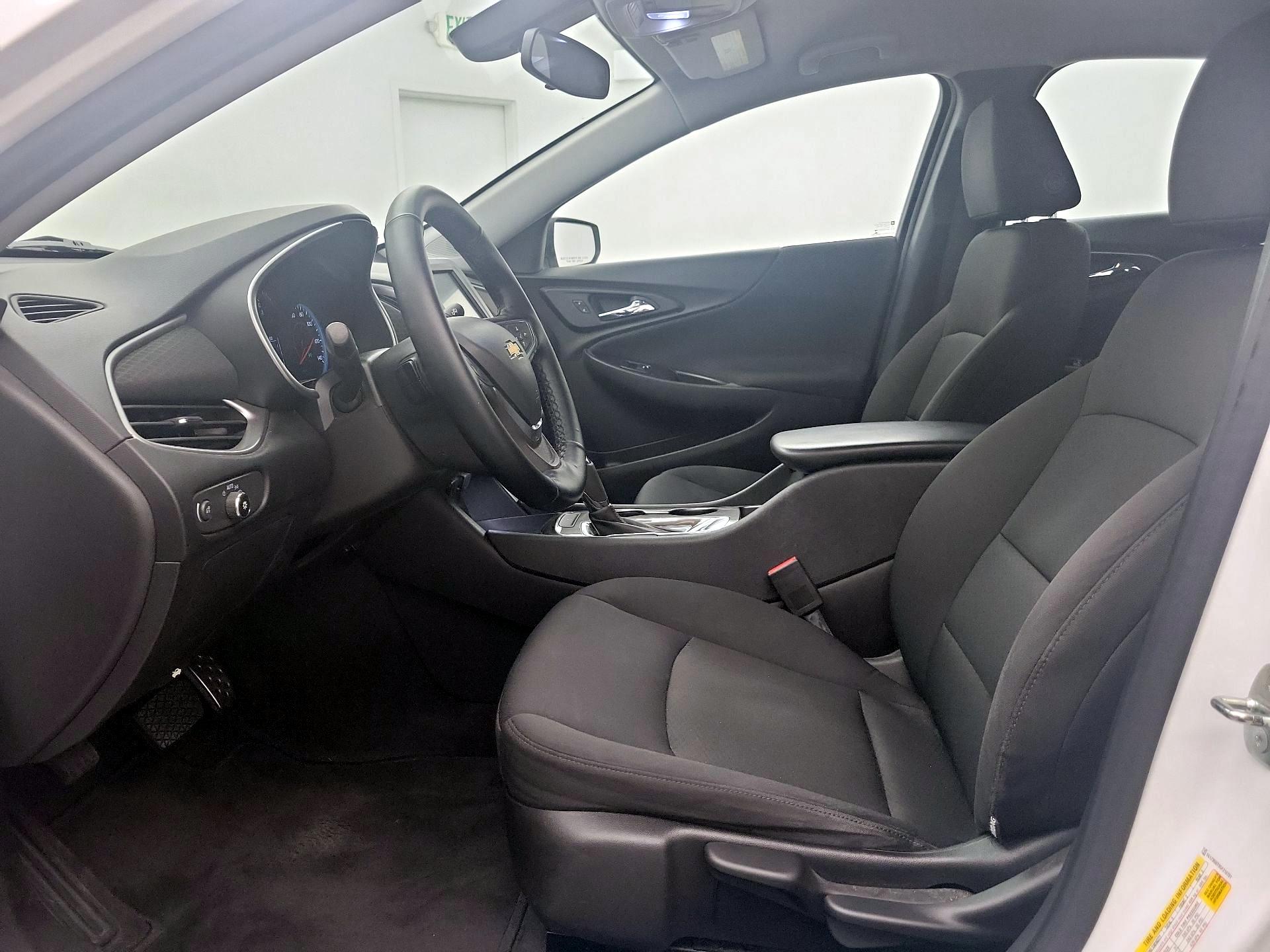 Thumbnail: 2016 Chevrolet Malibu - 11