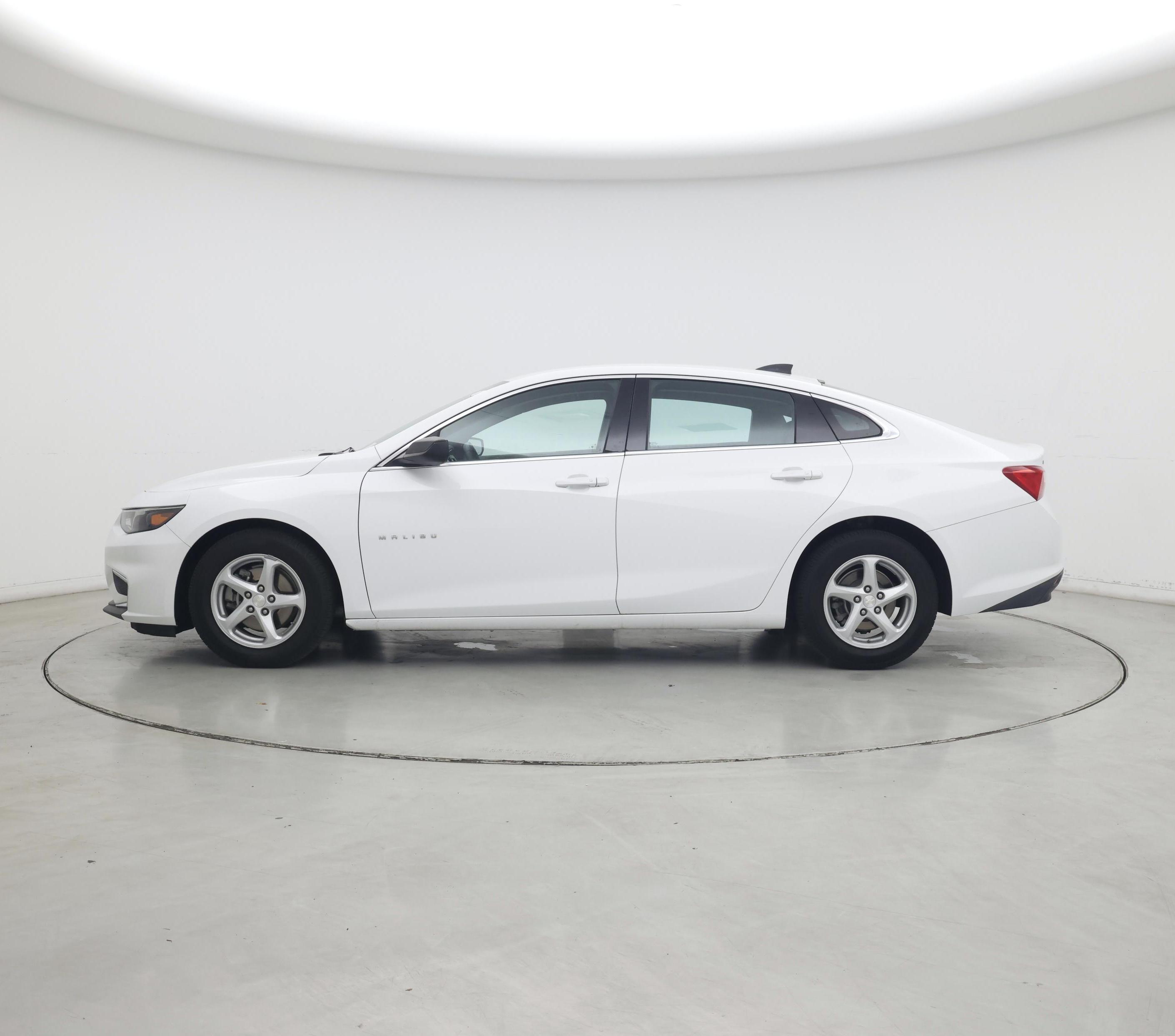 Thumbnail: 2016 Chevrolet Malibu - 3