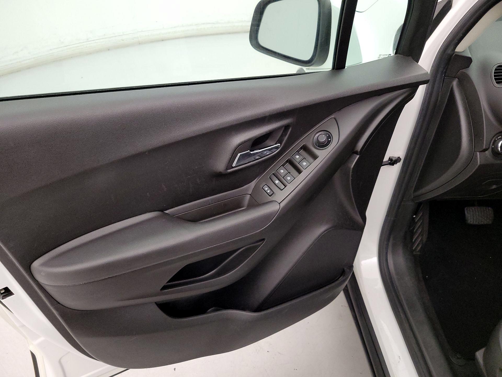 Thumbnail: 2015 Chevrolet Trax - 12