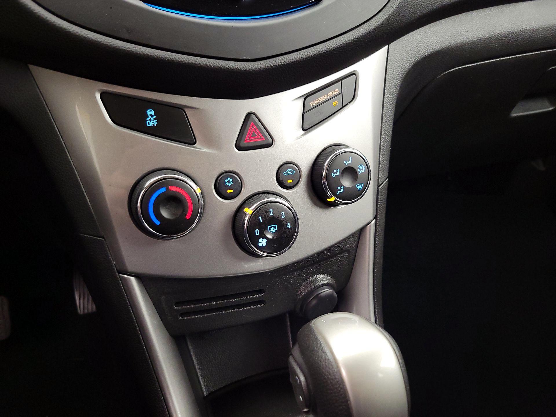 Thumbnail: 2015 Chevrolet Trax - 16