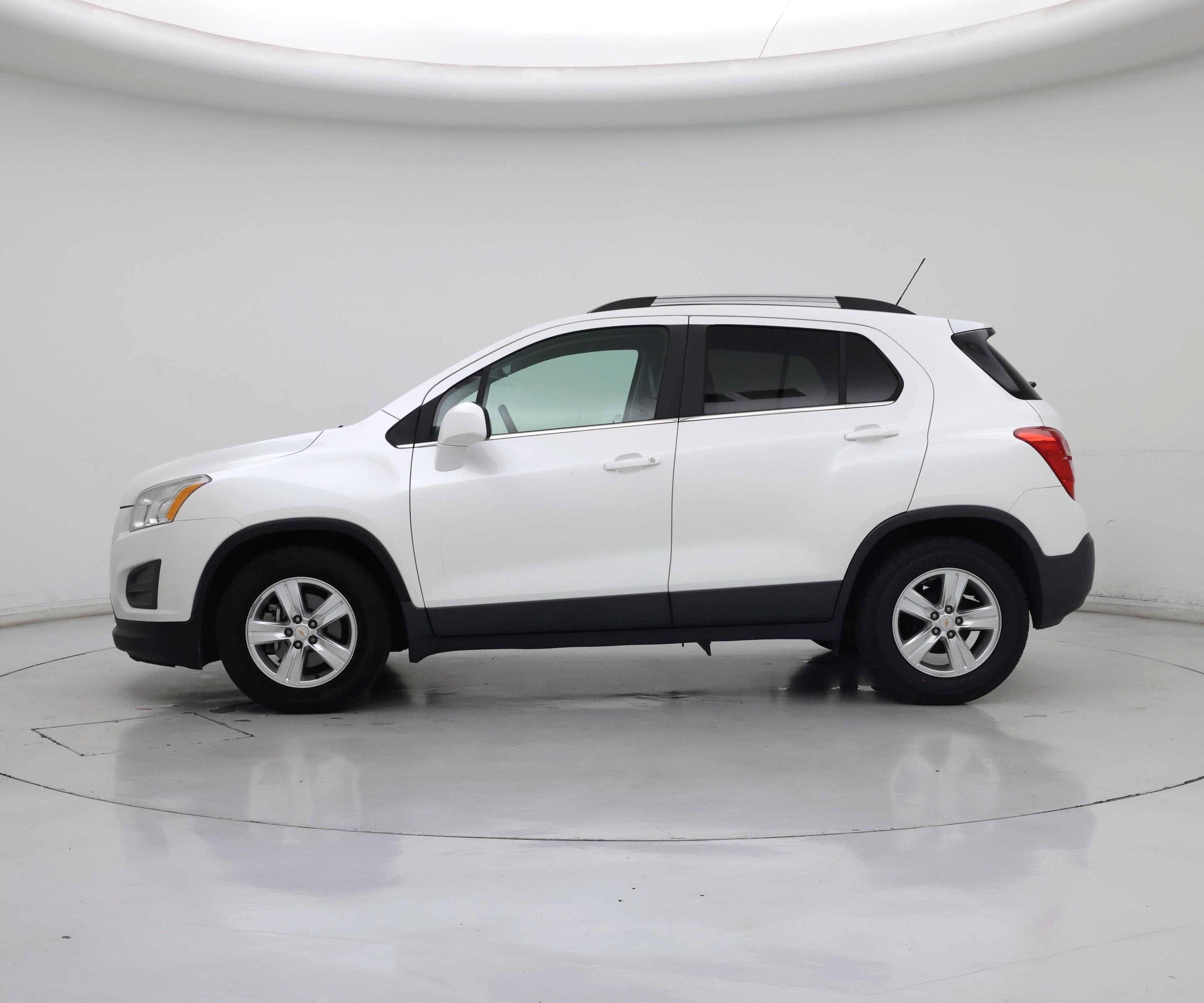 Thumbnail: 2015 Chevrolet Trax - 3