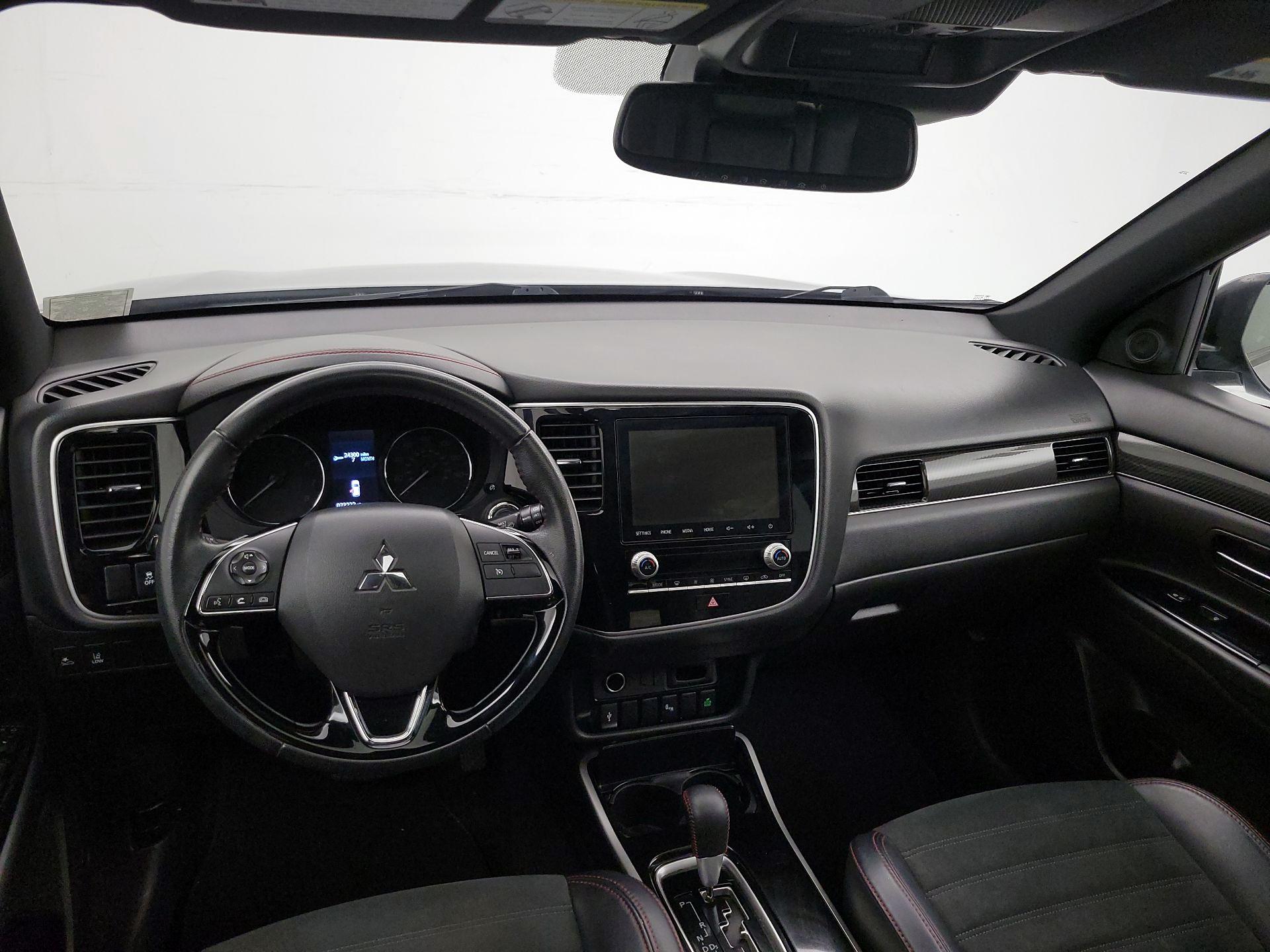 Thumbnail: 2020 Mitsubishi Outlander - 9
