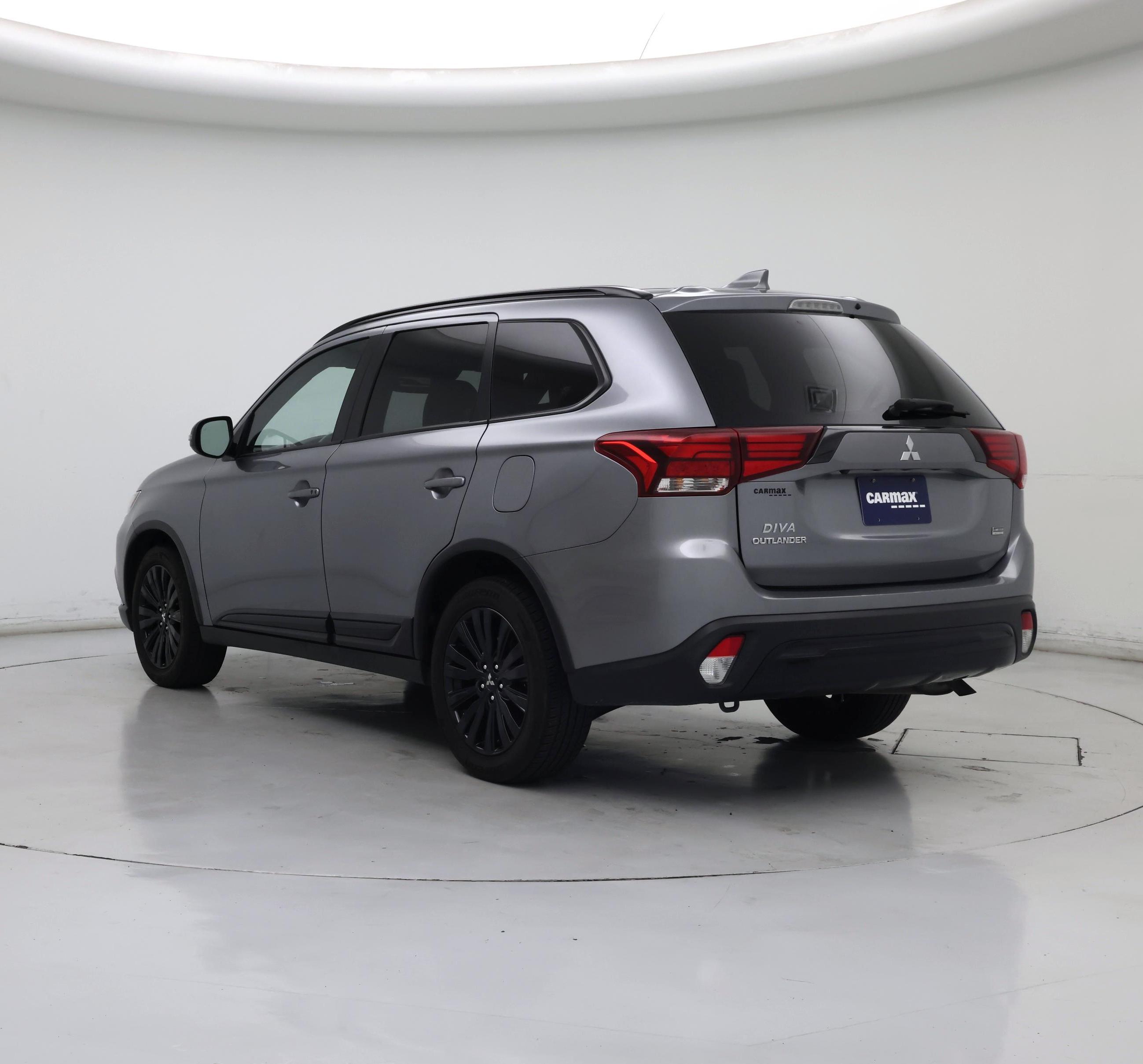 Thumbnail: 2020 Mitsubishi Outlander - 2