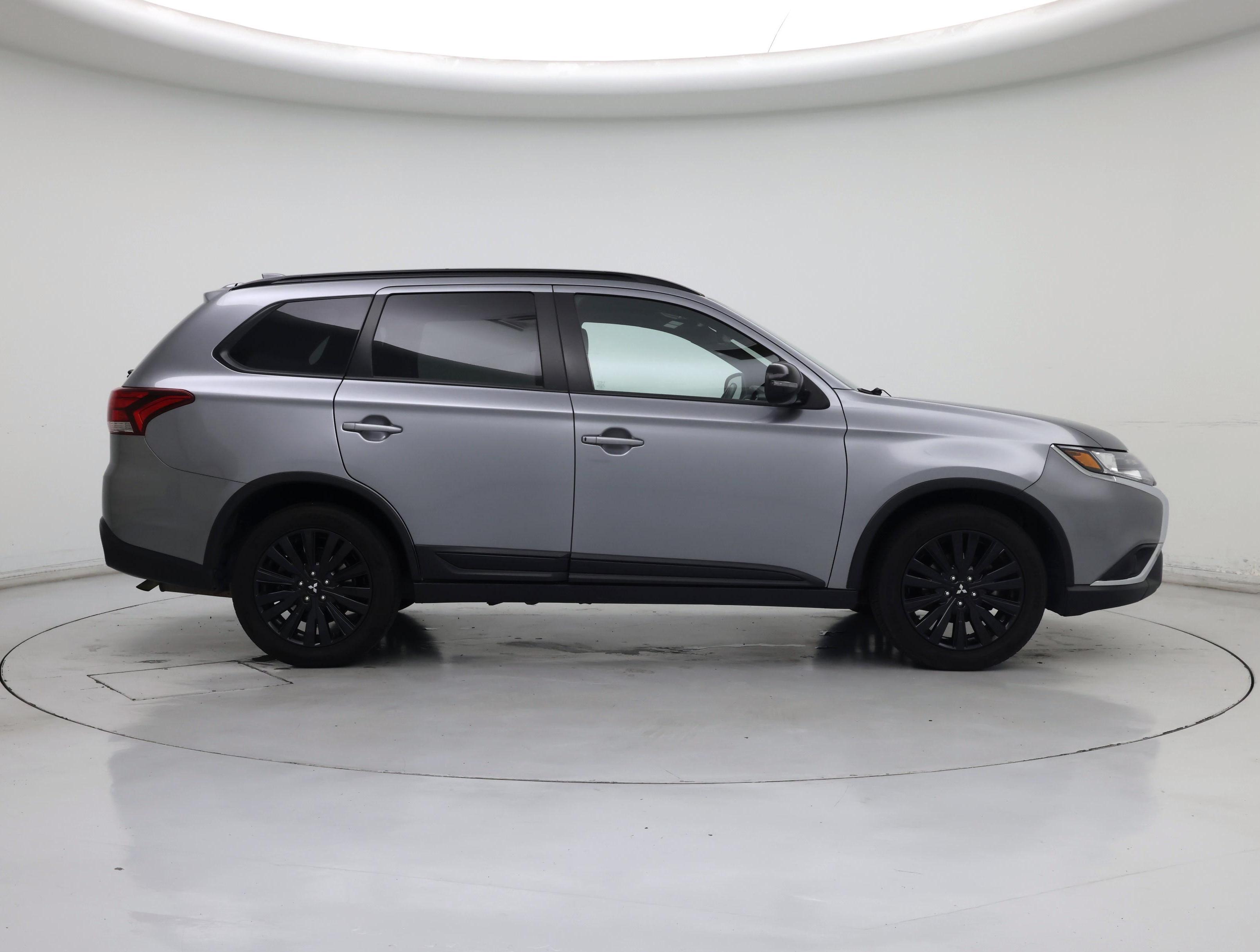 Thumbnail: 2020 Mitsubishi Outlander - 7