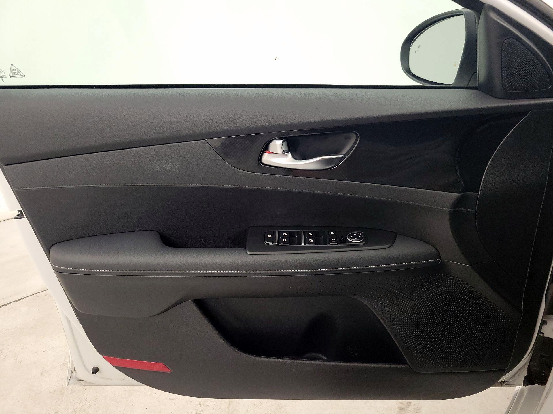 Thumbnail: 2023 Kia Forte - 12
