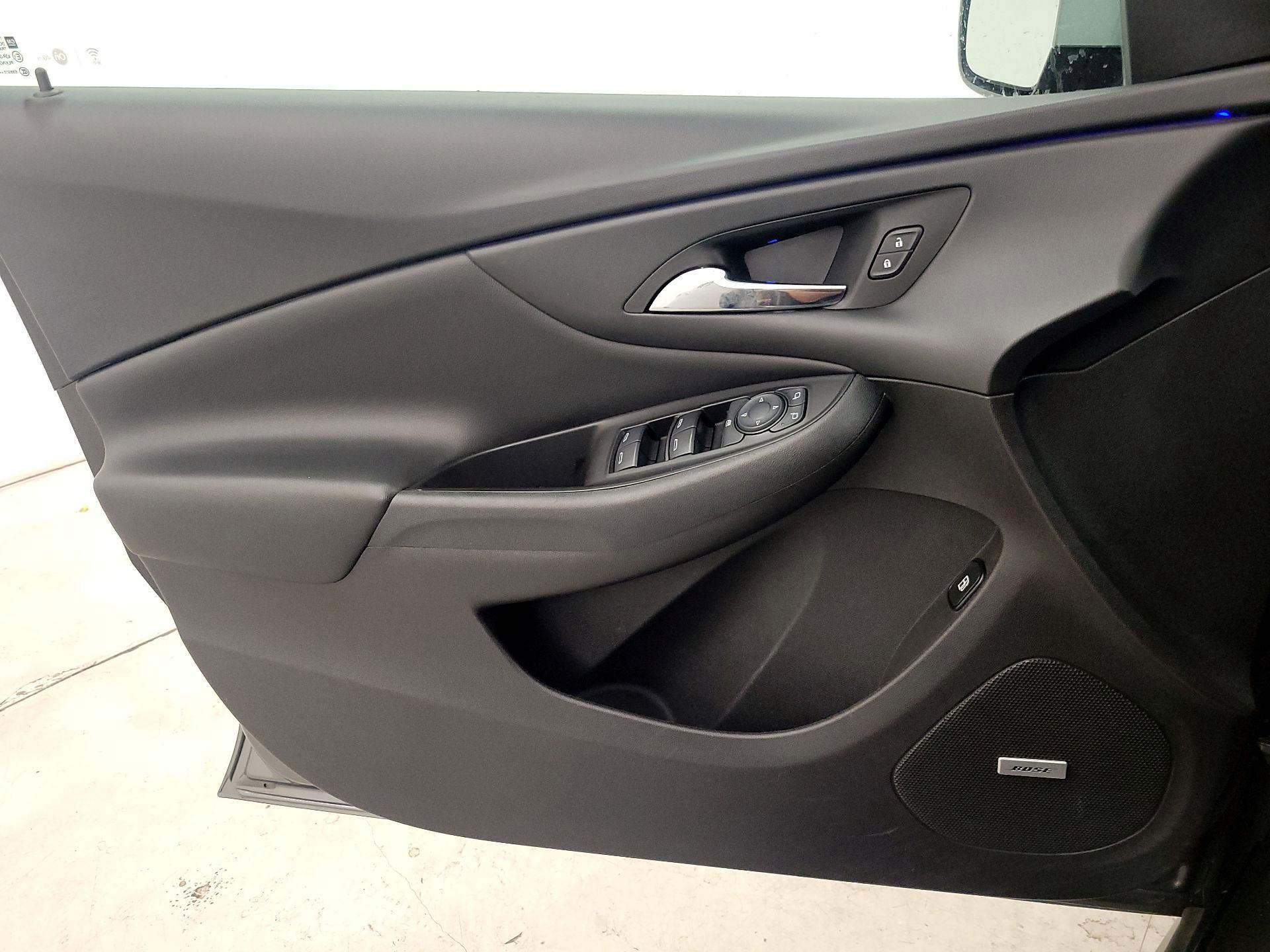 Thumbnail: 2017 Chevrolet Volt - 12