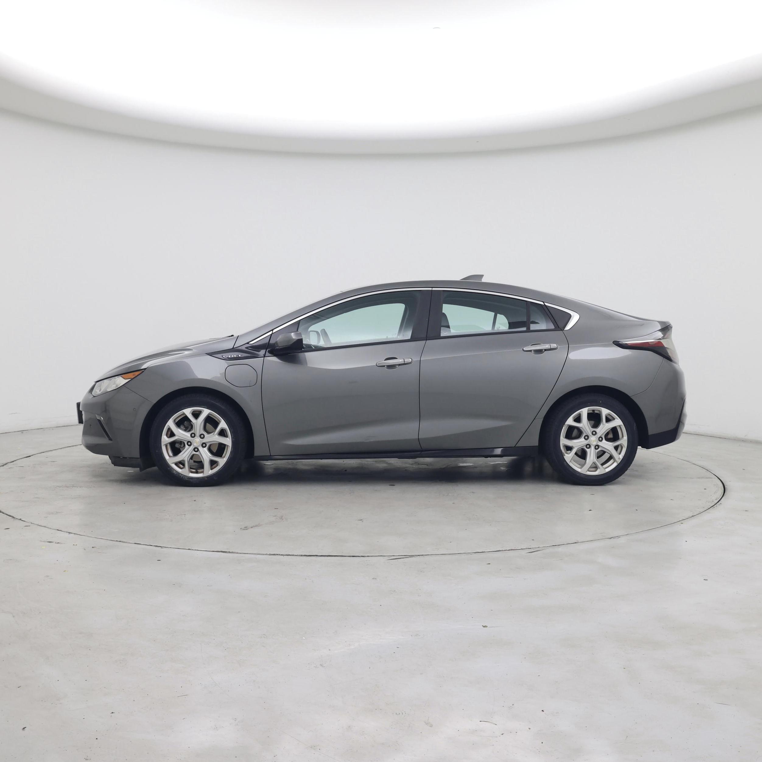 Thumbnail: 2017 Chevrolet Volt - 3