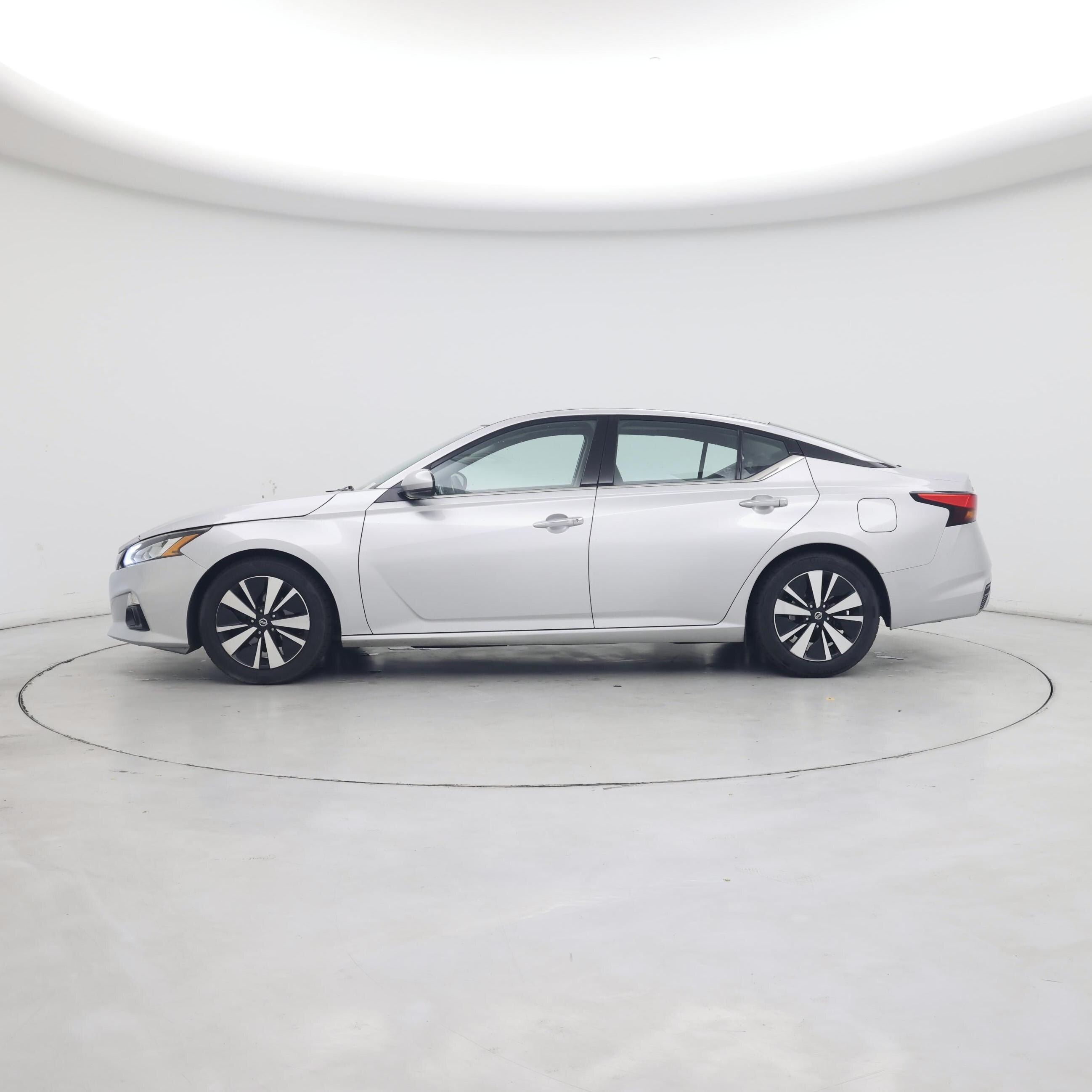 Thumbnail: 2020 Nissan Altima - 3