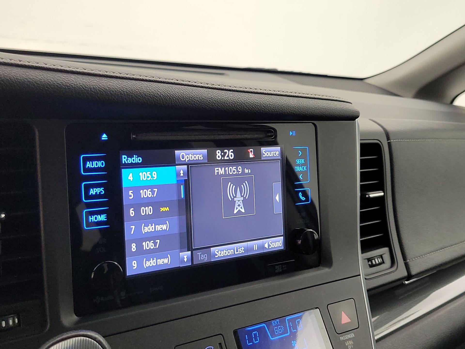 Thumbnail: 2017 Toyota Sienna - 15