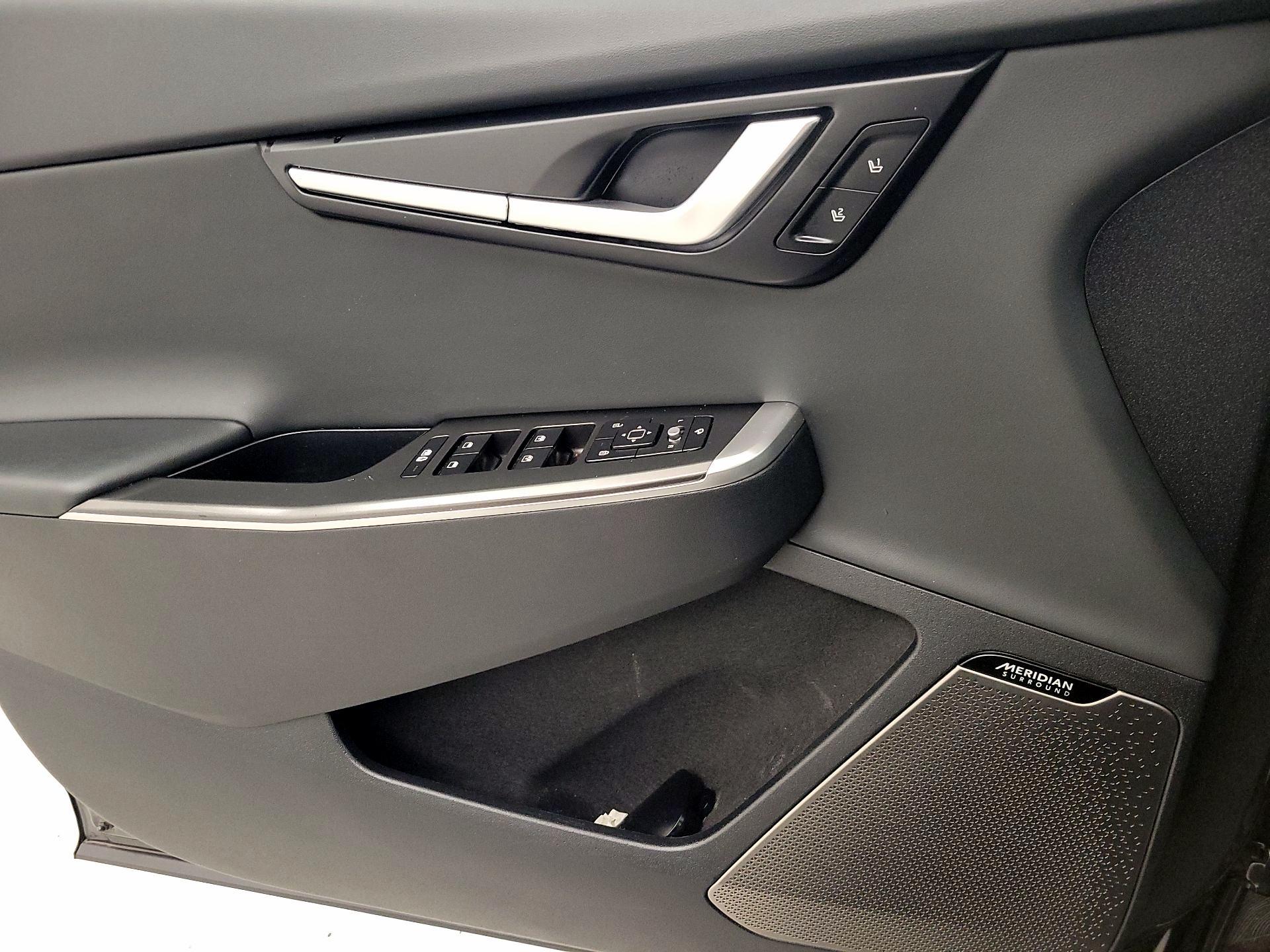 Thumbnail: 2022 Kia EV6 - 10