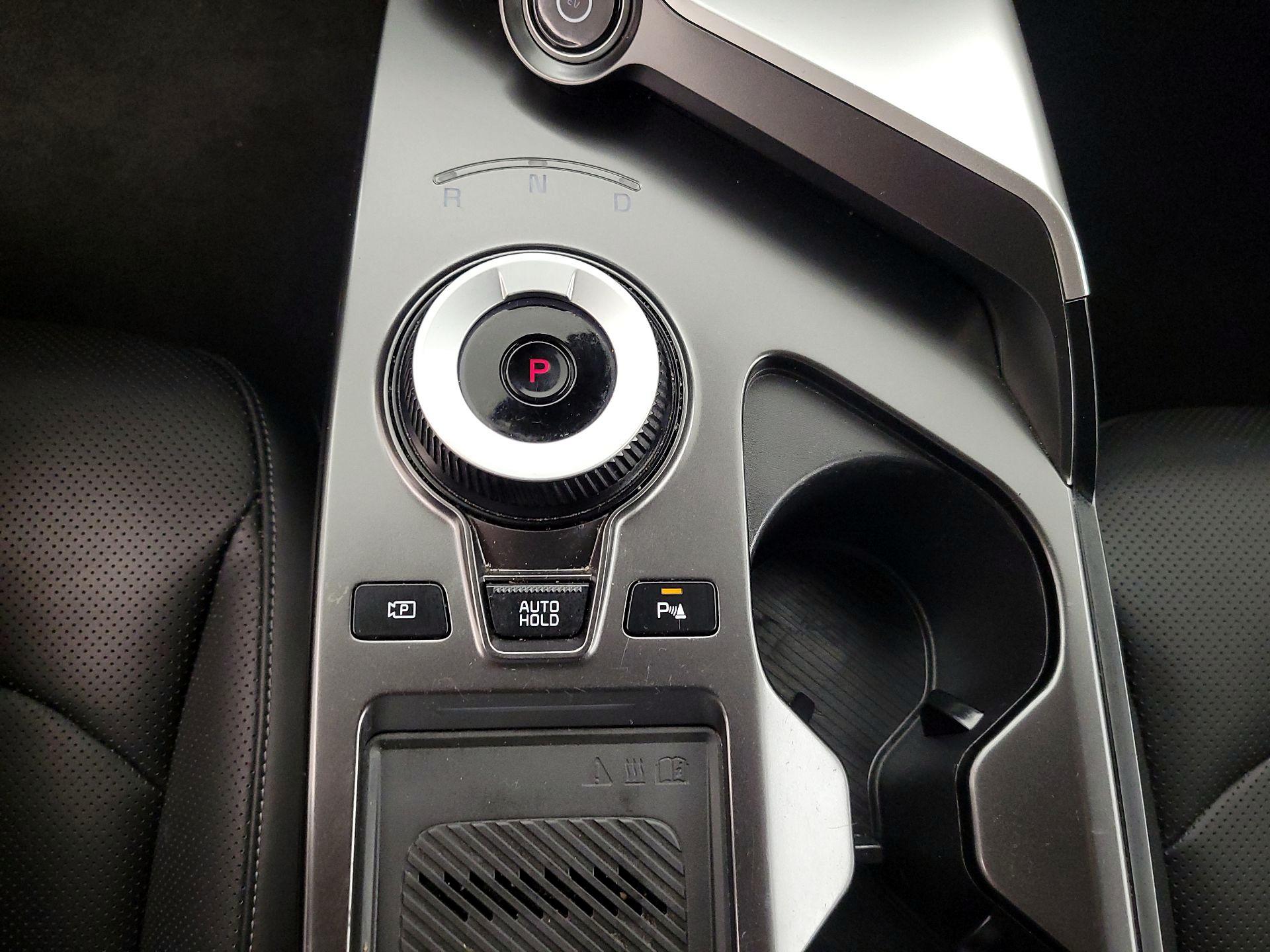 Thumbnail: 2022 Kia EV6 - 16