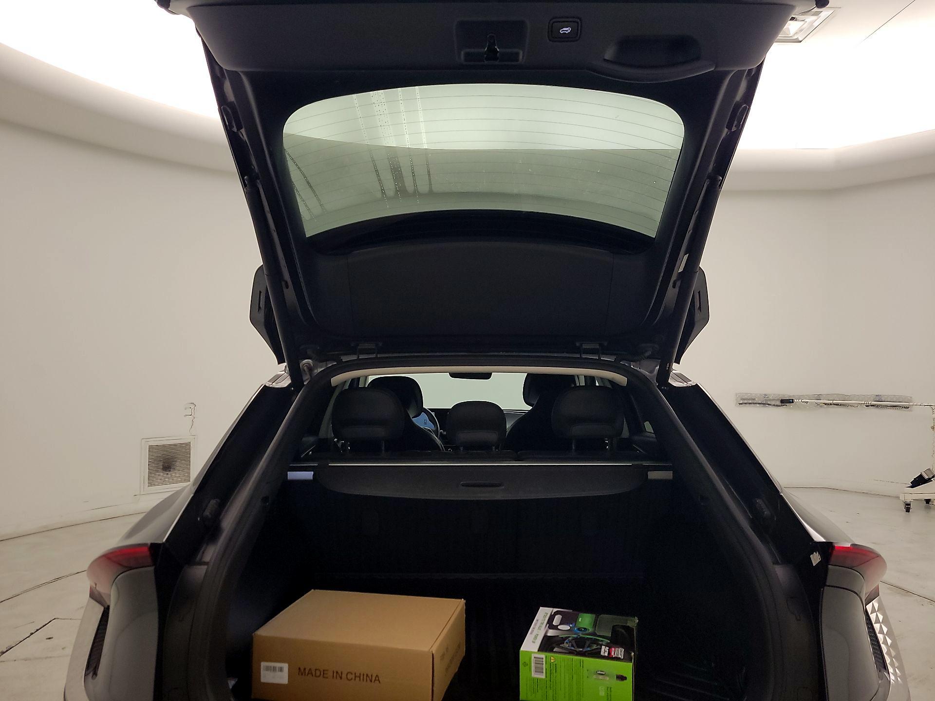 Thumbnail: 2022 Kia EV6 - 18