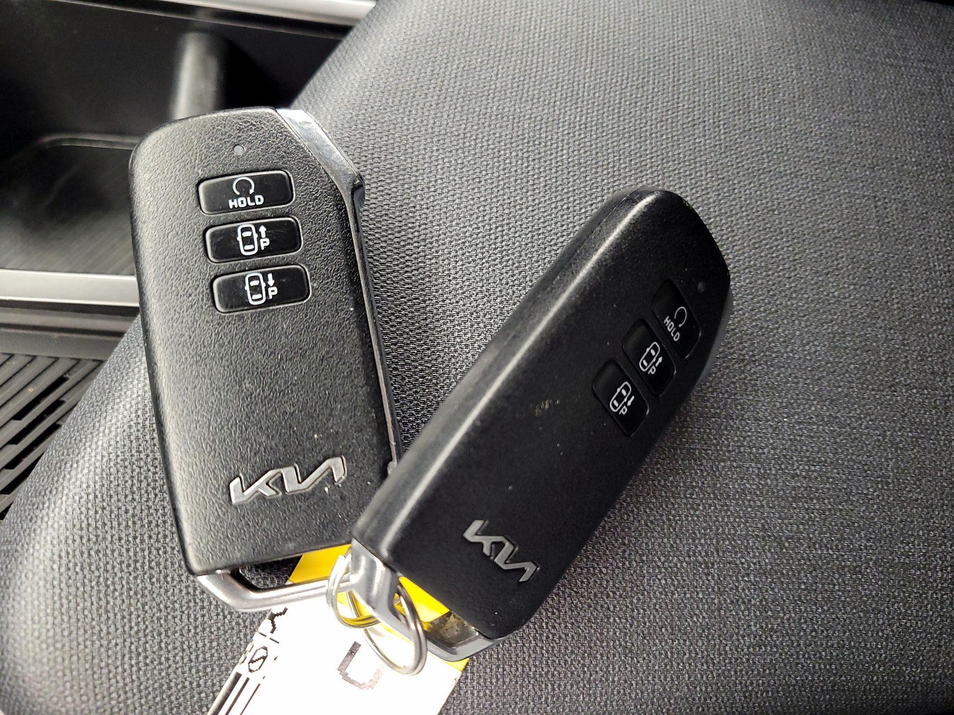 Thumbnail: 2022 Kia EV6 - 20