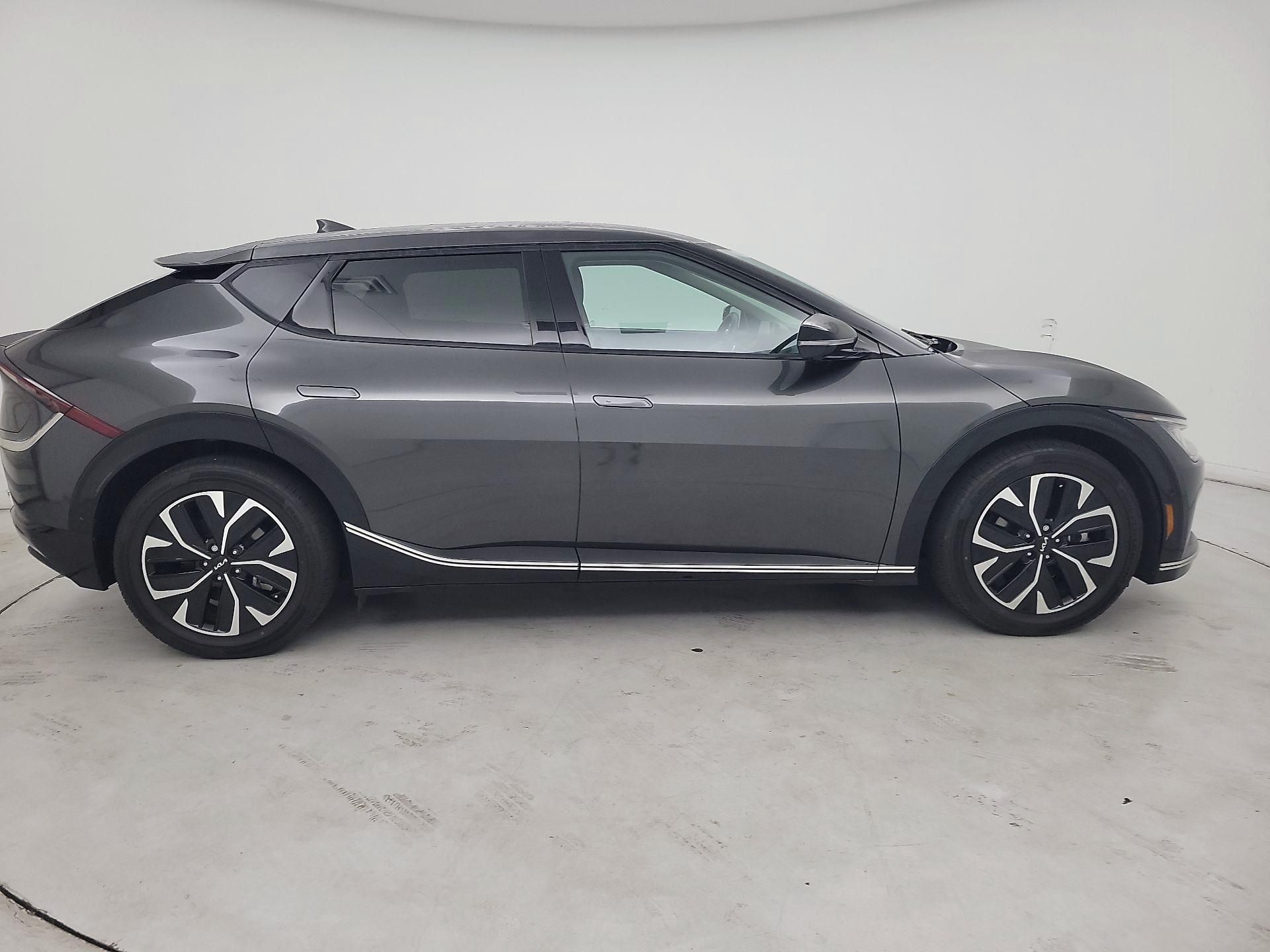Thumbnail: 2022 Kia EV6 - 4