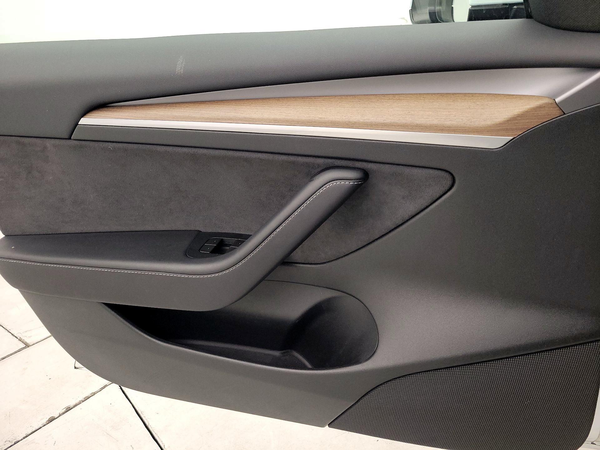 Thumbnail: 2023 Tesla Model 3 - 10