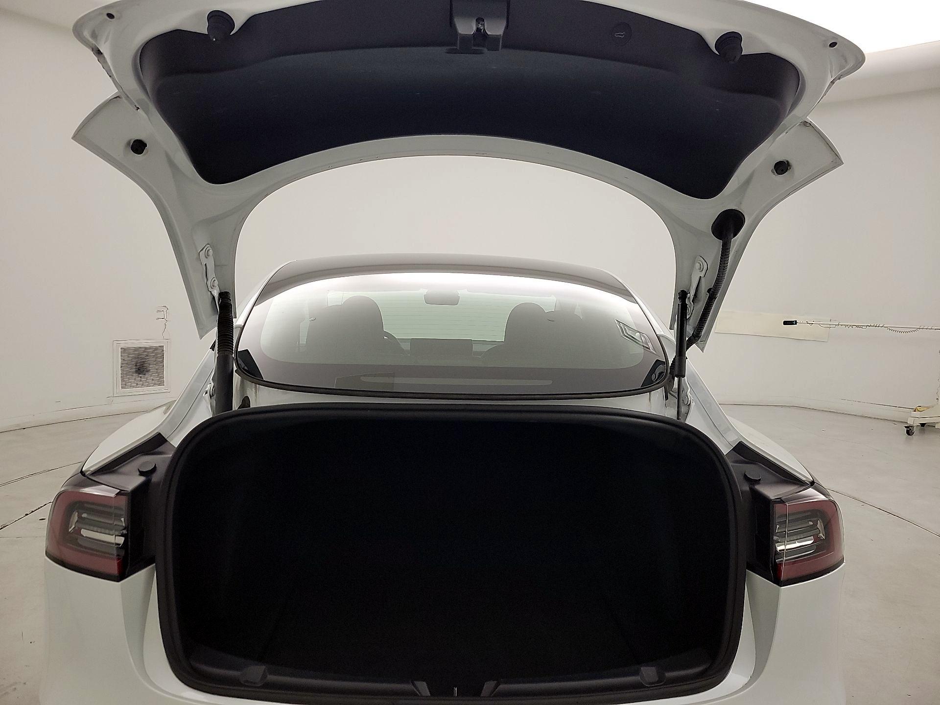 Thumbnail: 2023 Tesla Model 3 - 17