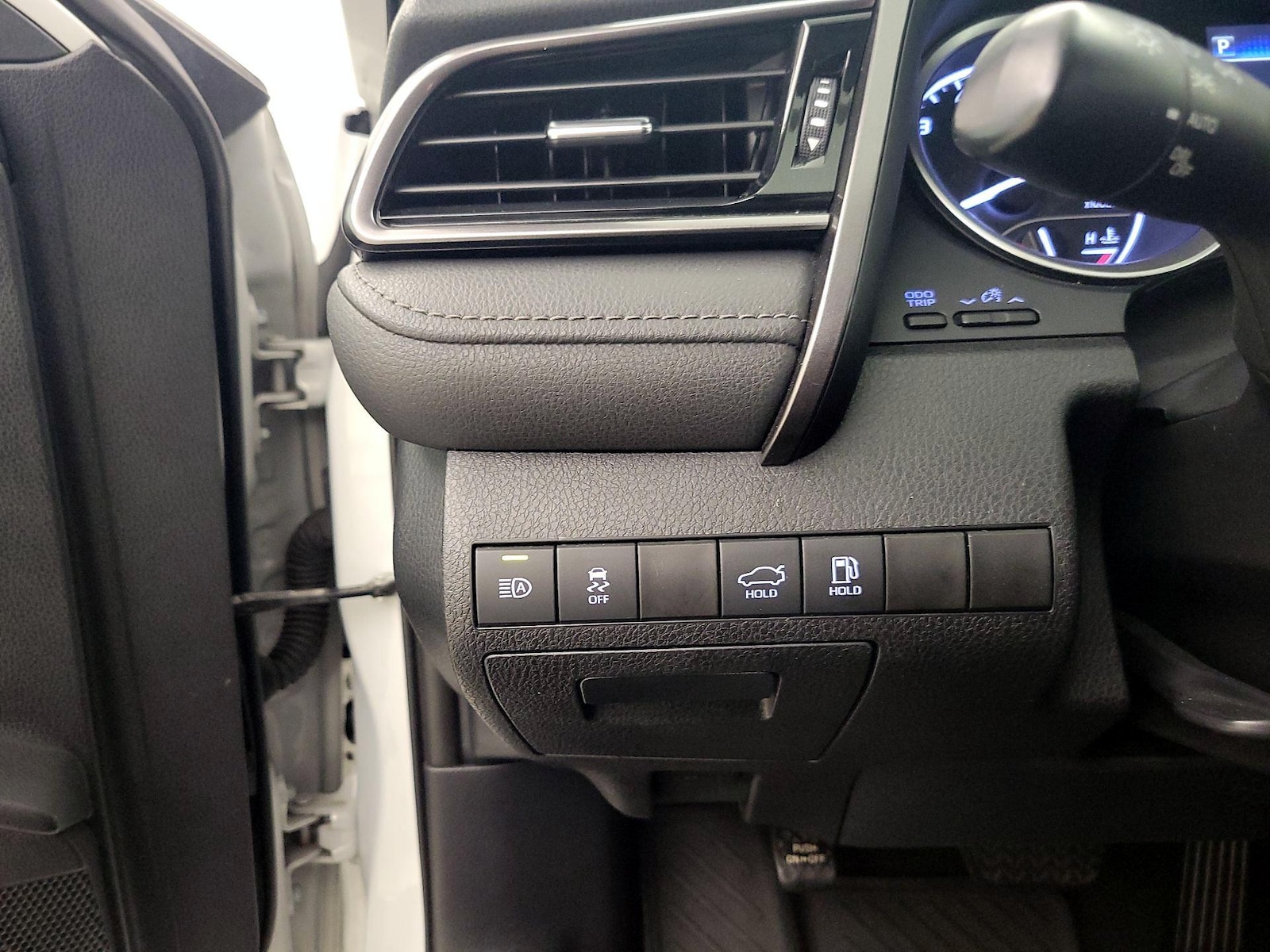 2022 Toyota Camry LE - Photo 14