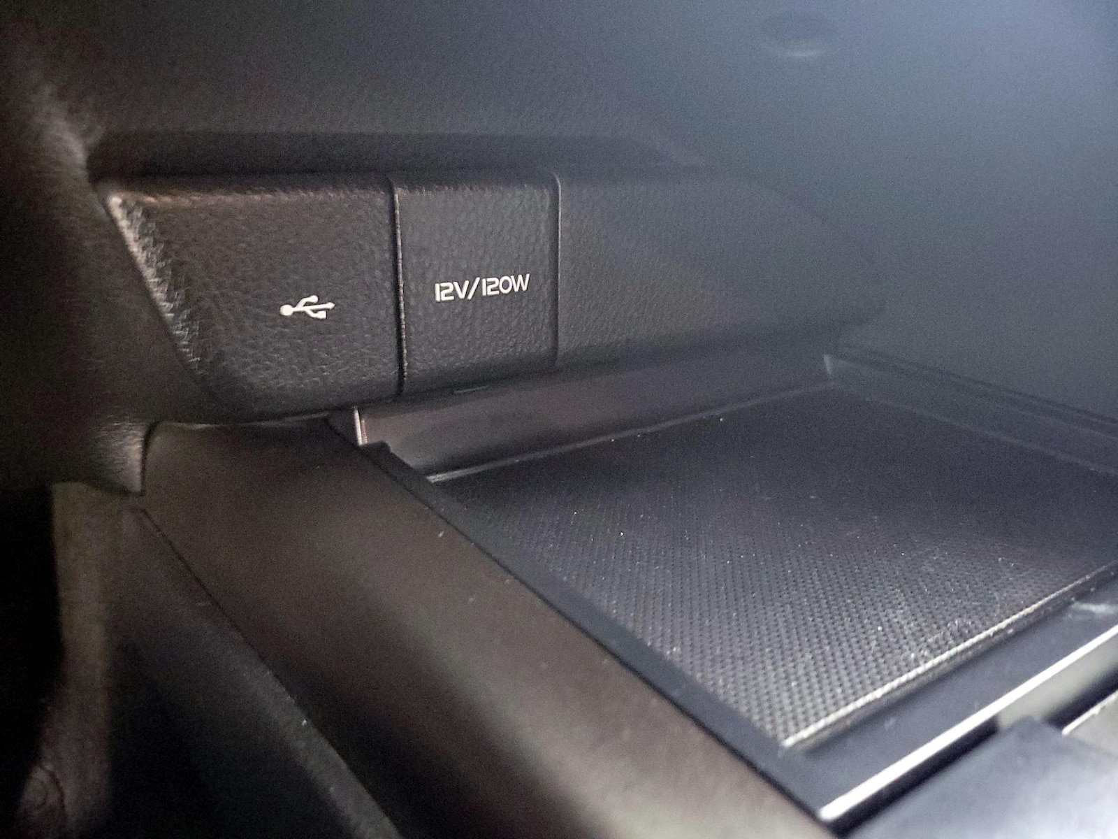 2022 Toyota Camry LE - Photo 19