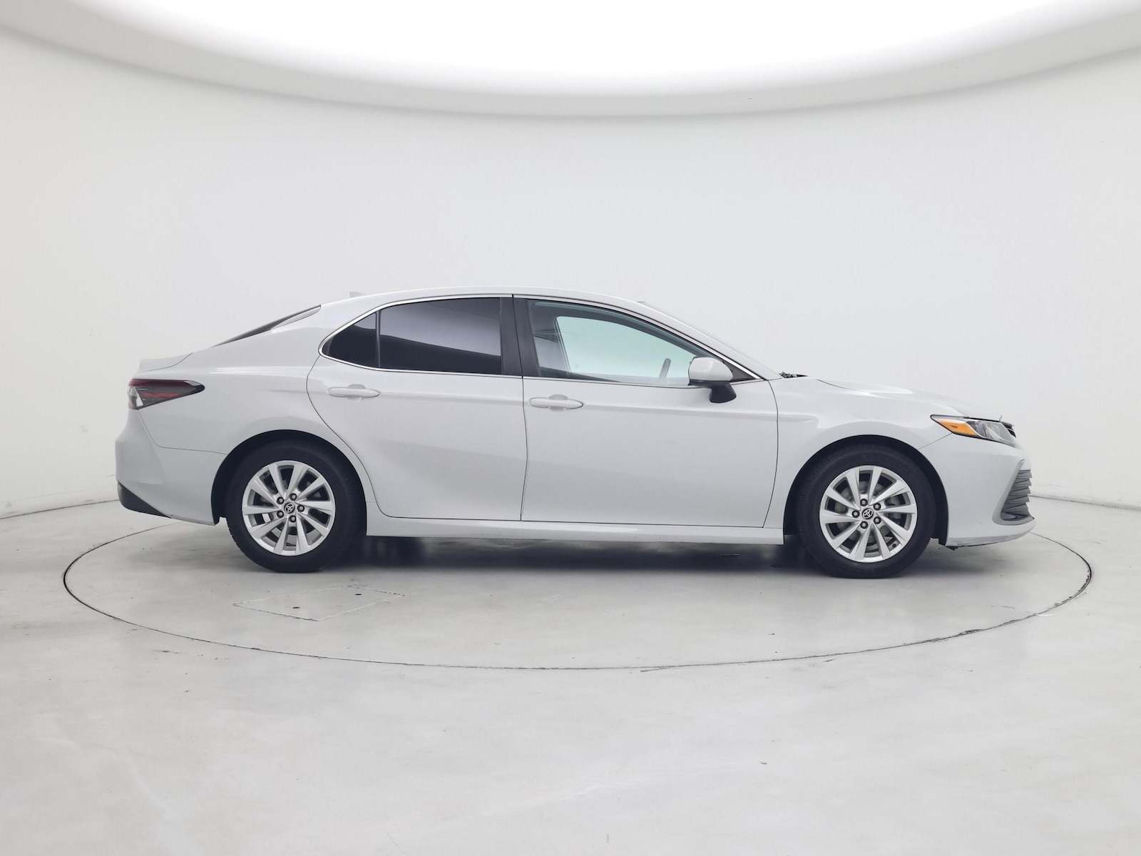 2022 Toyota Camry LE - Photo 8
