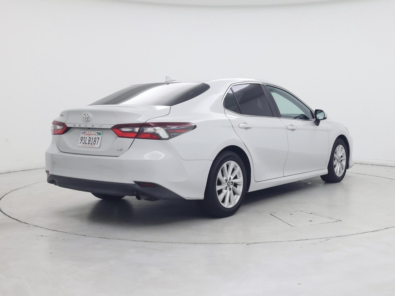 2022 Toyota Camry LE - Photo 9