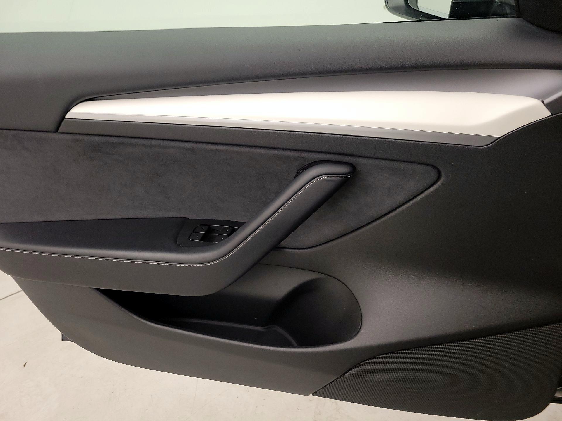 Thumbnail: 2022 Tesla Model 3 - 12