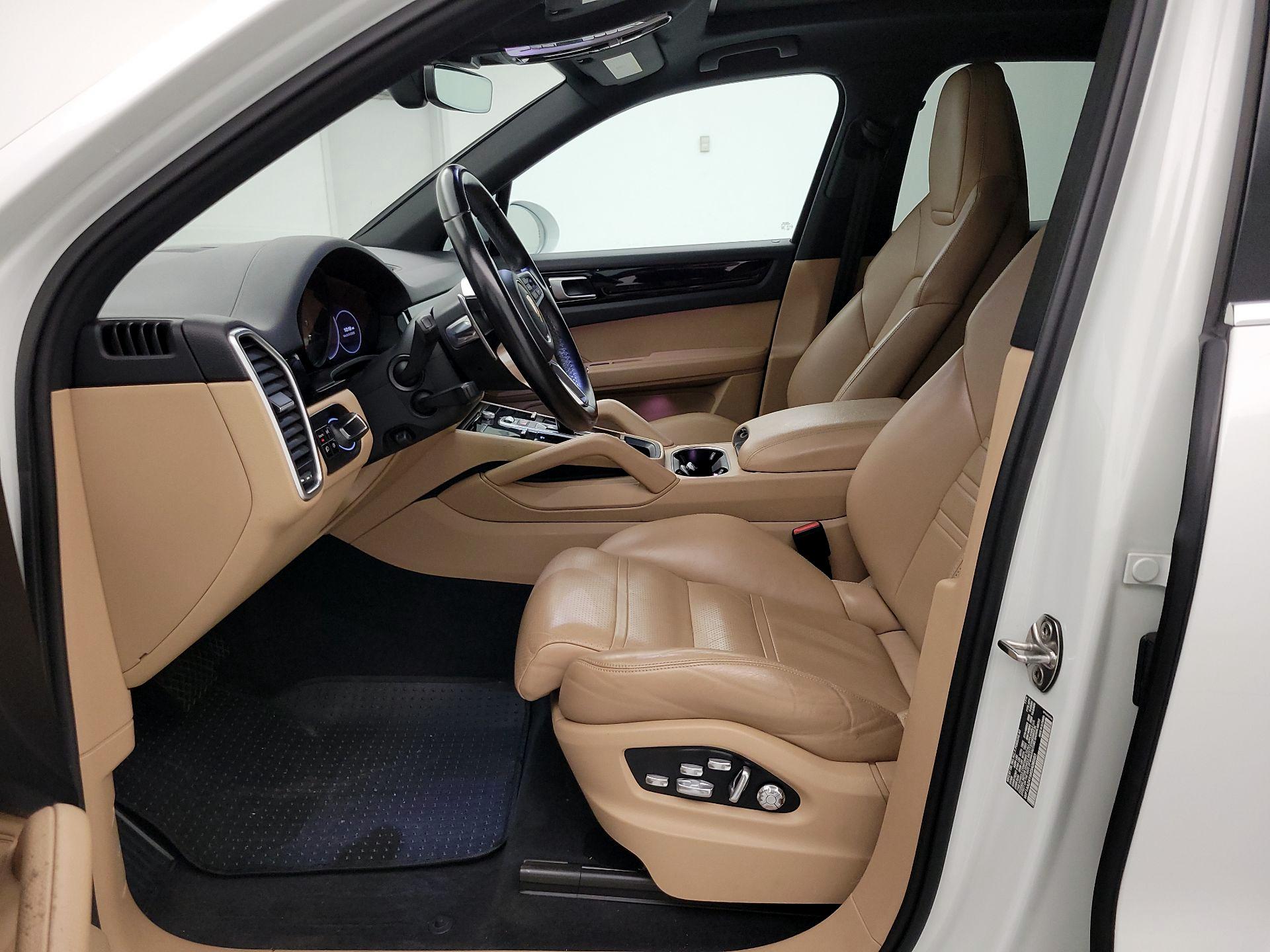 Thumbnail: 2019 Porsche Cayenne - 11