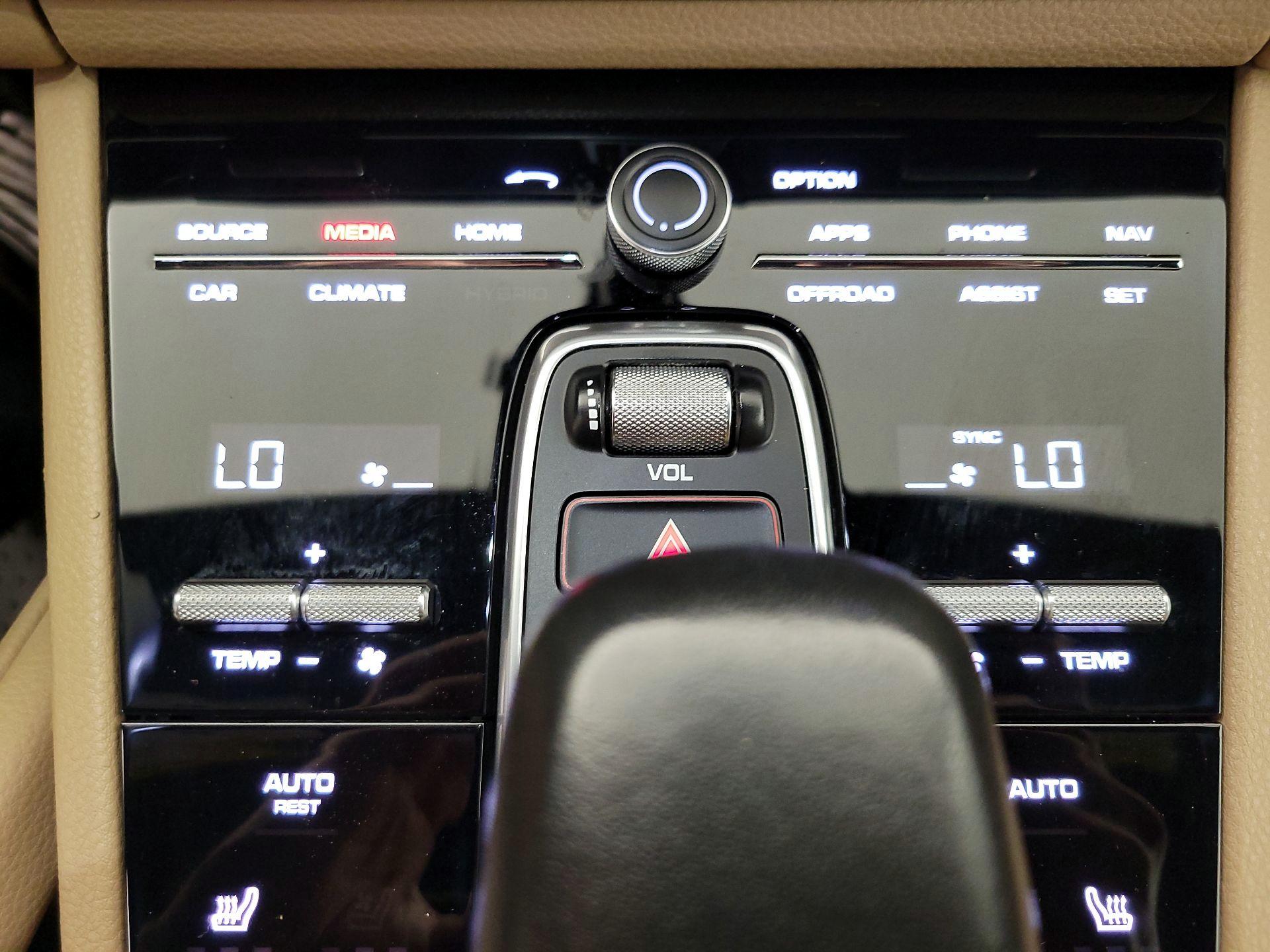 Thumbnail: 2019 Porsche Cayenne - 16
