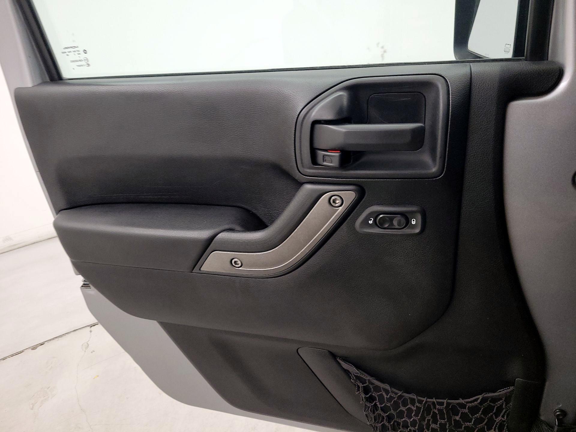 Thumbnail: 2014 Jeep Wrangler - 12
