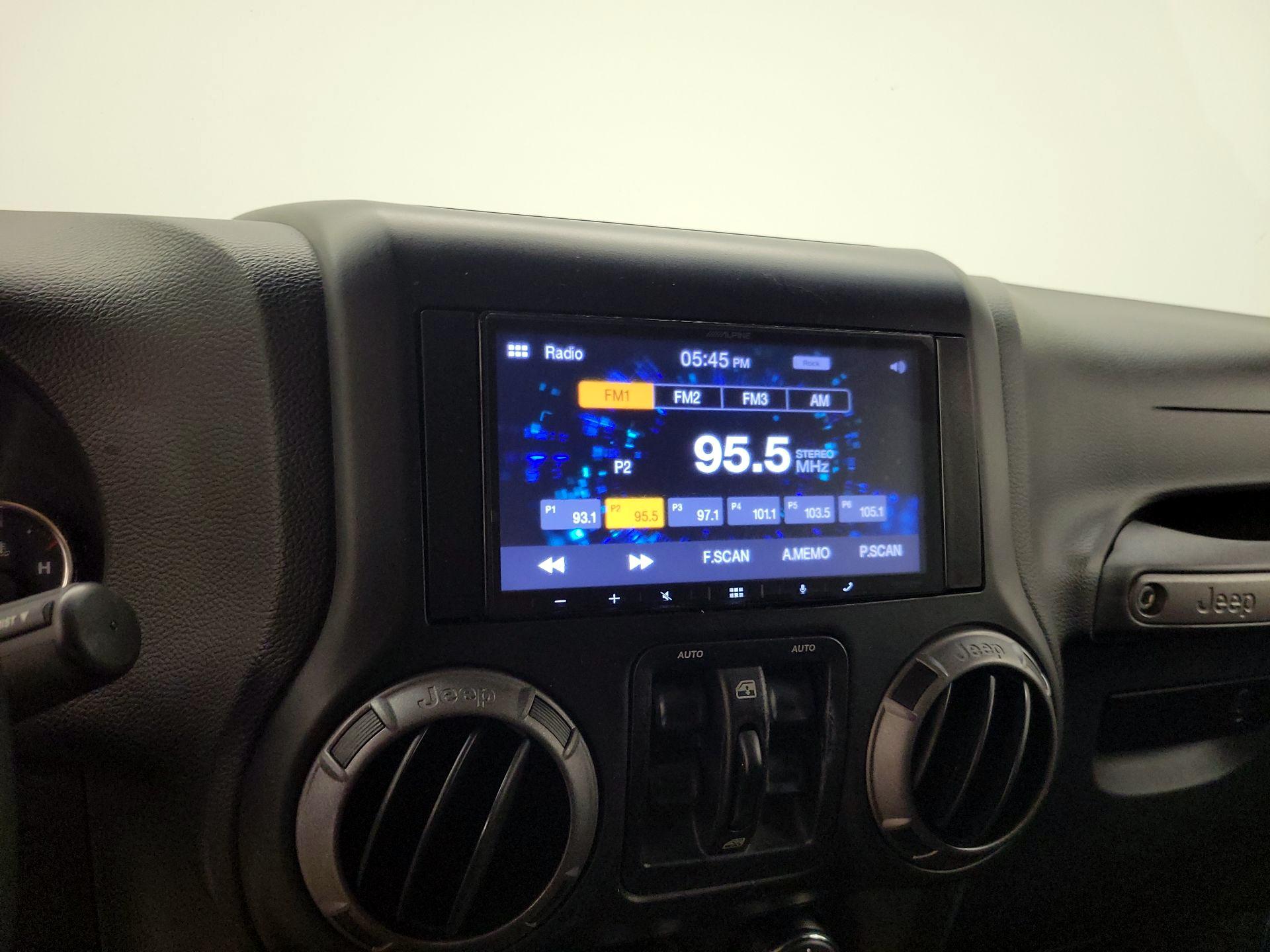 Thumbnail: 2014 Jeep Wrangler - 14