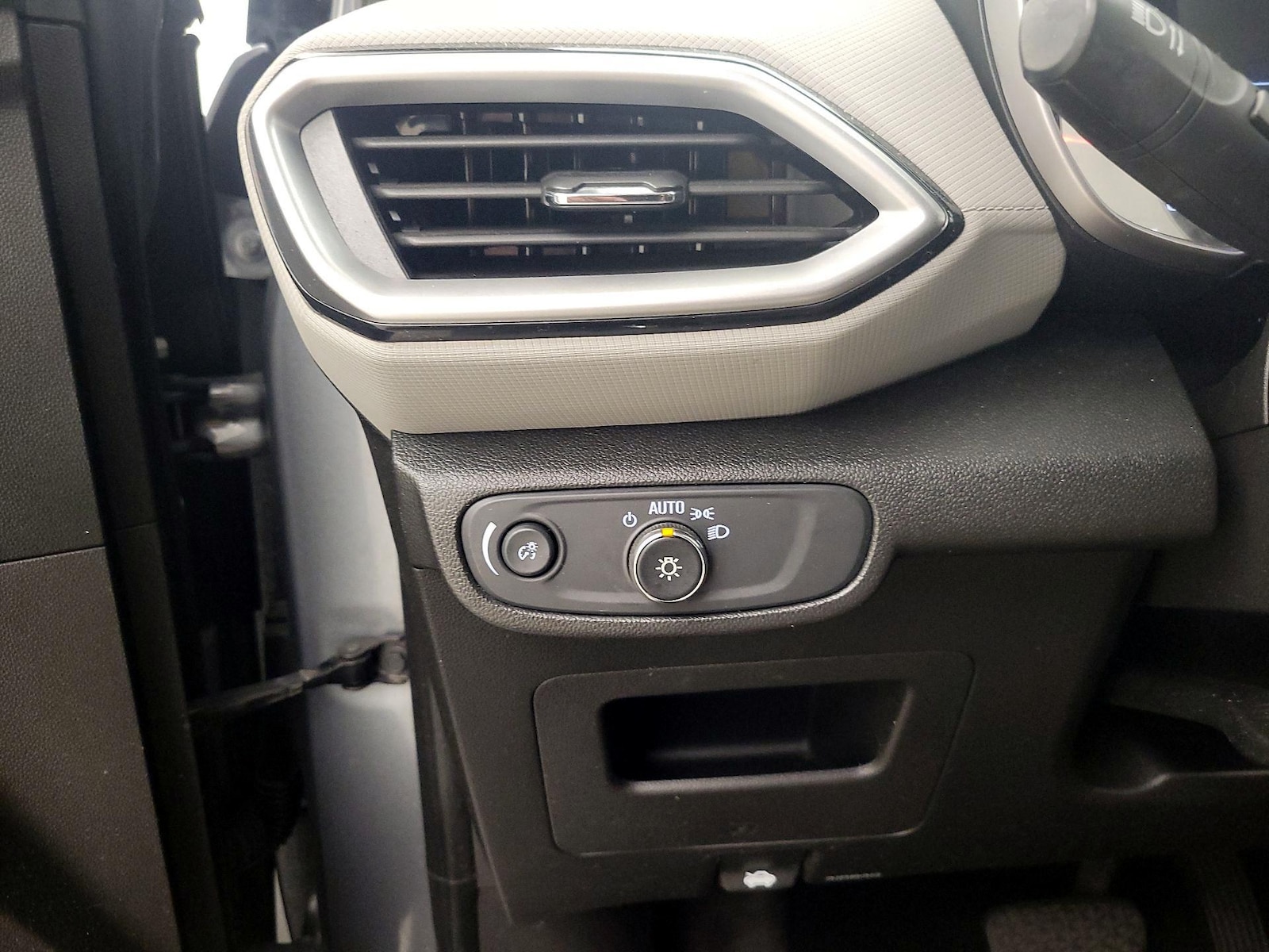 2021 Chevrolet Trailblazer LS - Photo 14