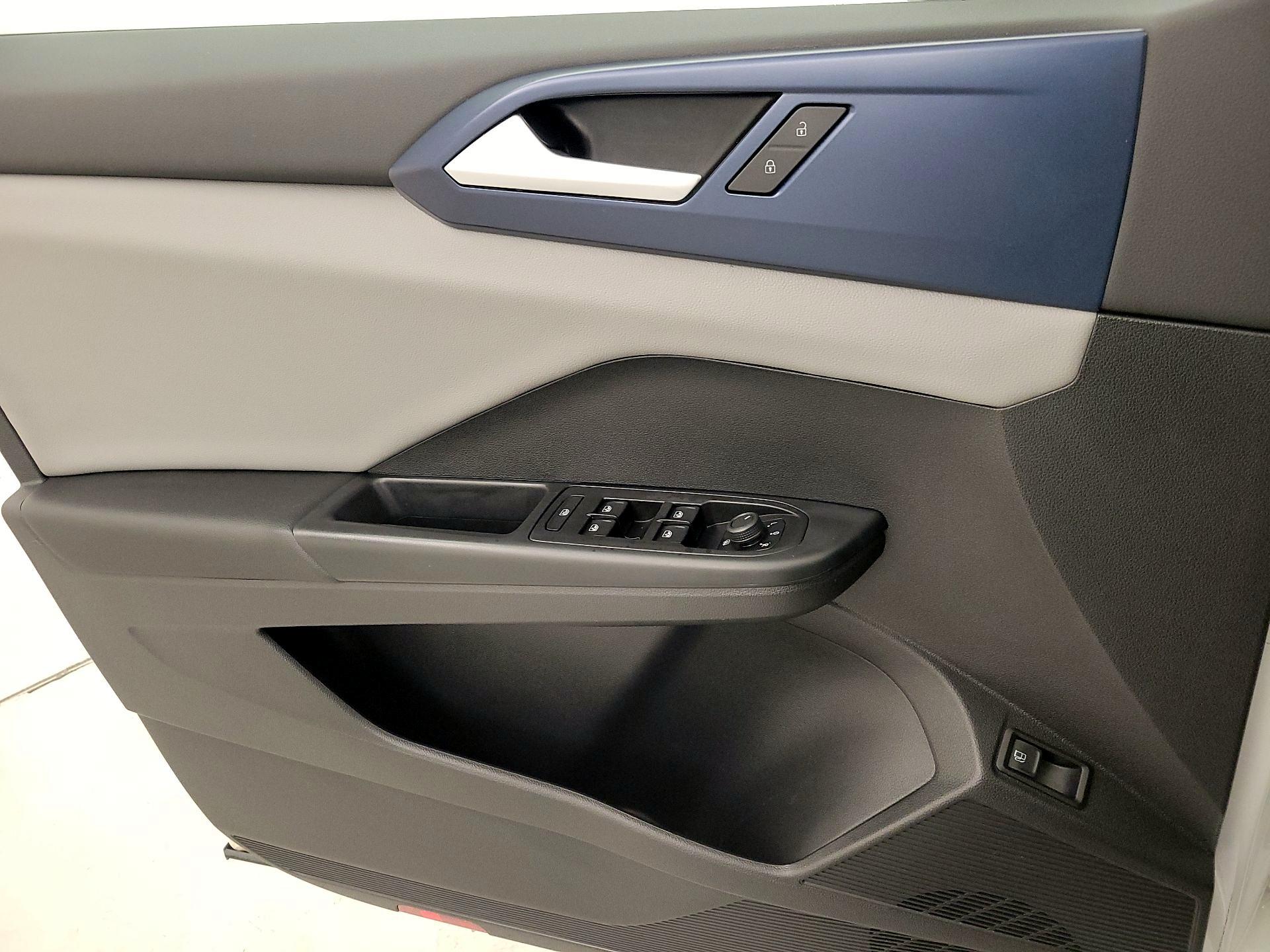 Thumbnail: 2022 Volkswagen Taos - 12