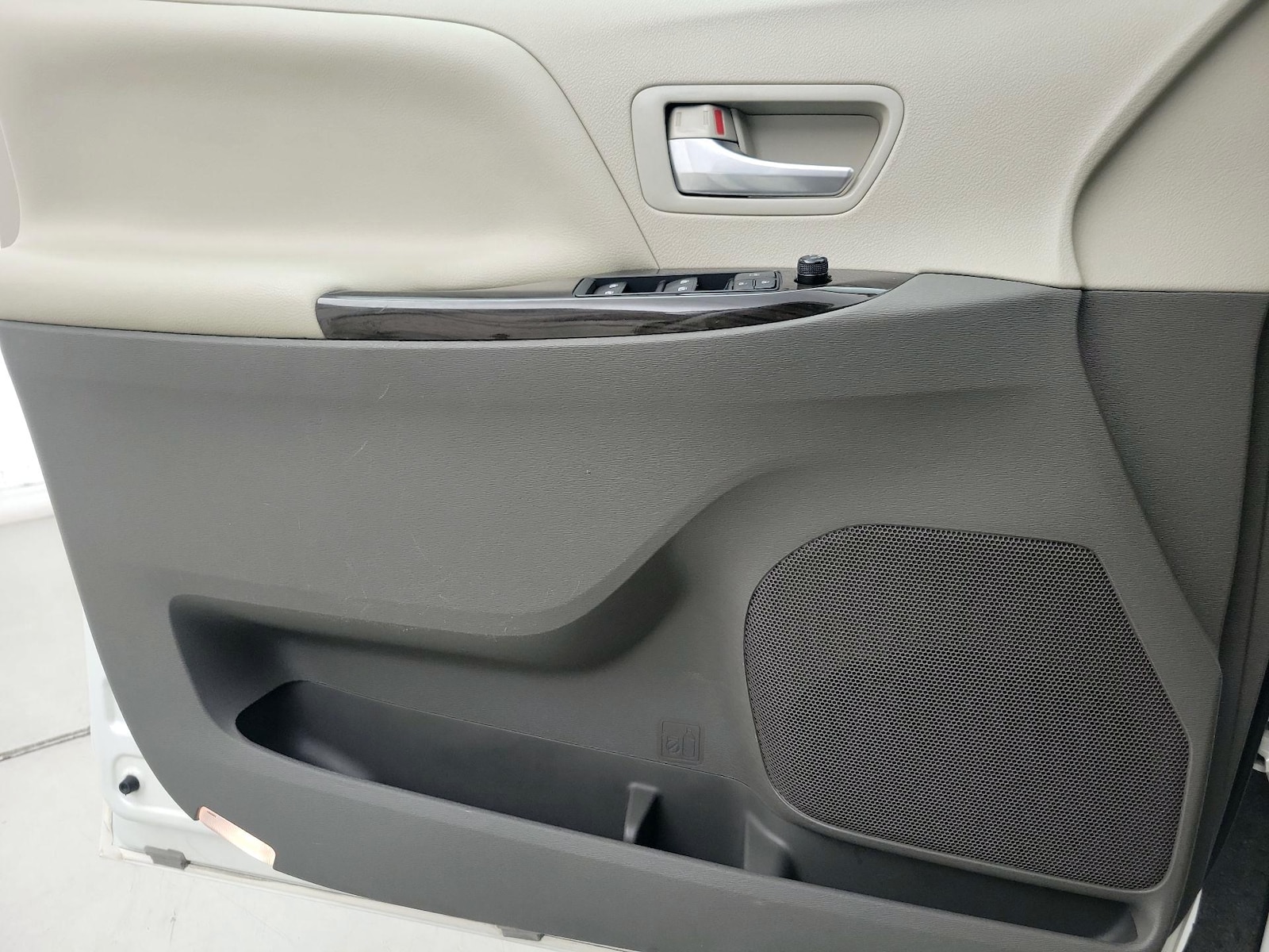 2015 Toyota Sienna XLE Premium - Photo 13