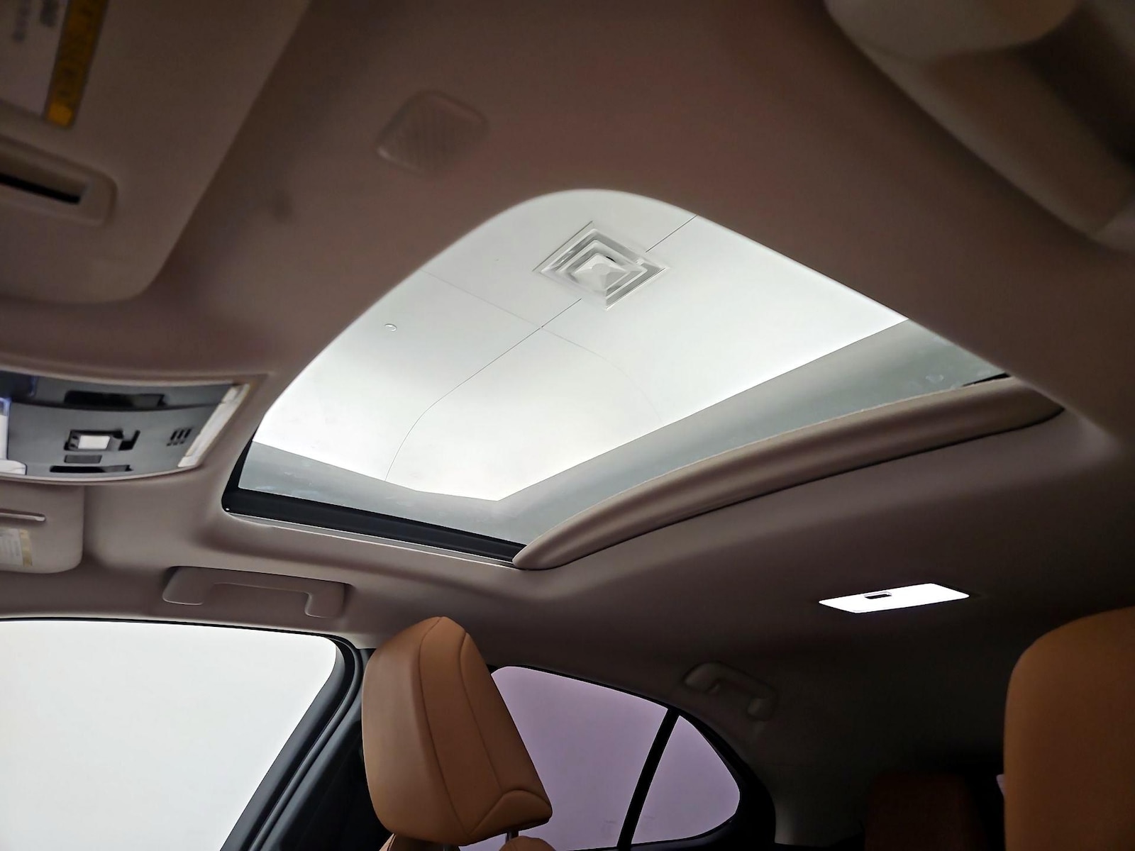 Sunroof(s) & Overhead Airbags