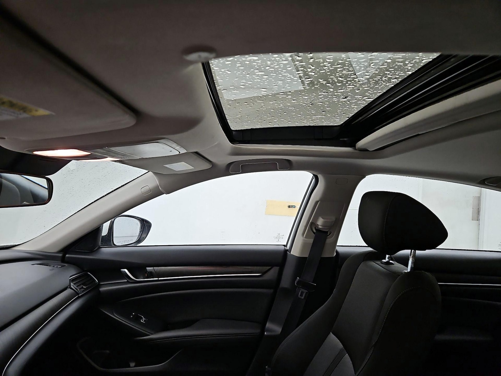 Sunroof(s) & Overhead Airbags