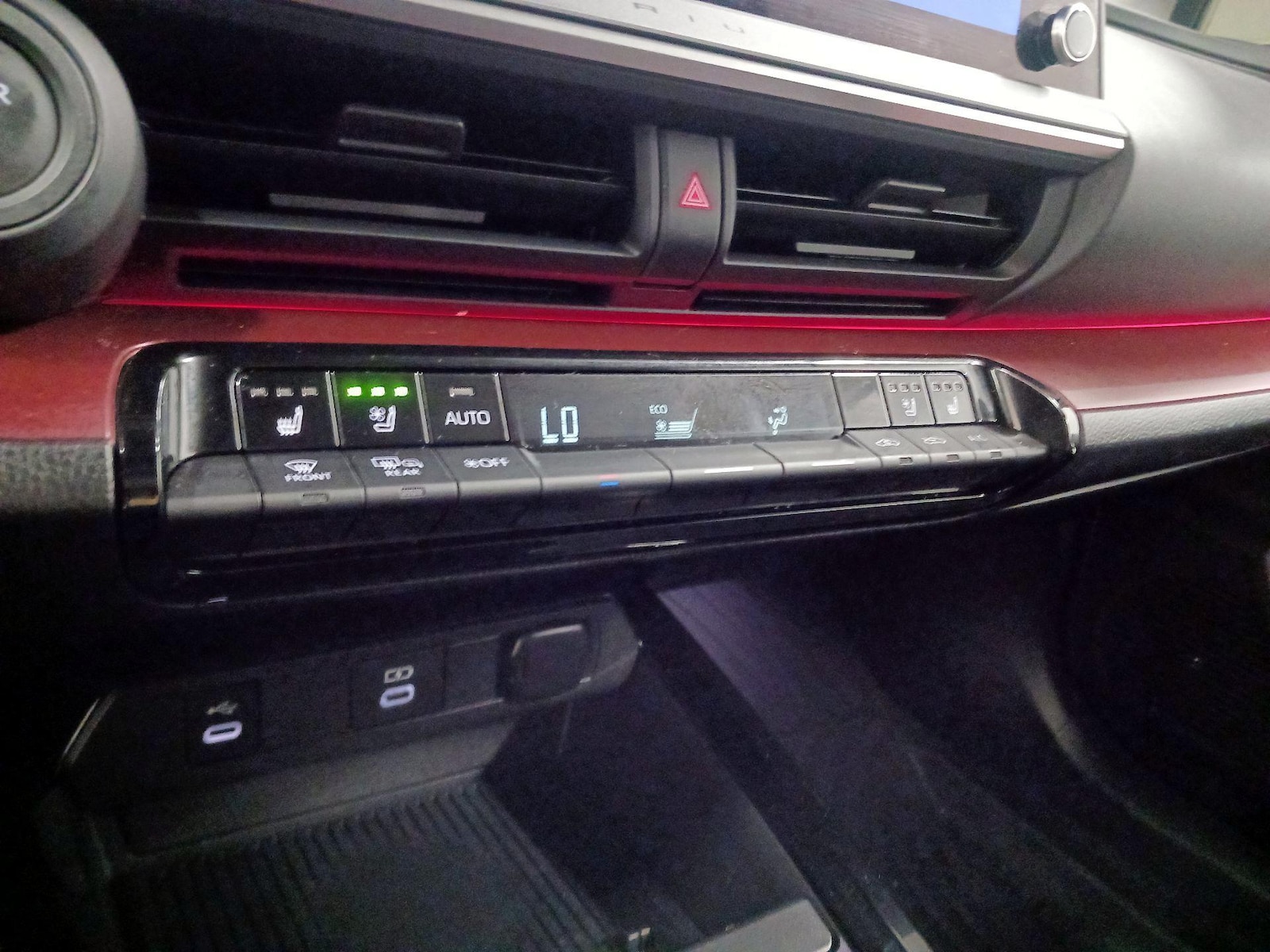2024 Toyota Prius Prime XSE Premium - Photo 15