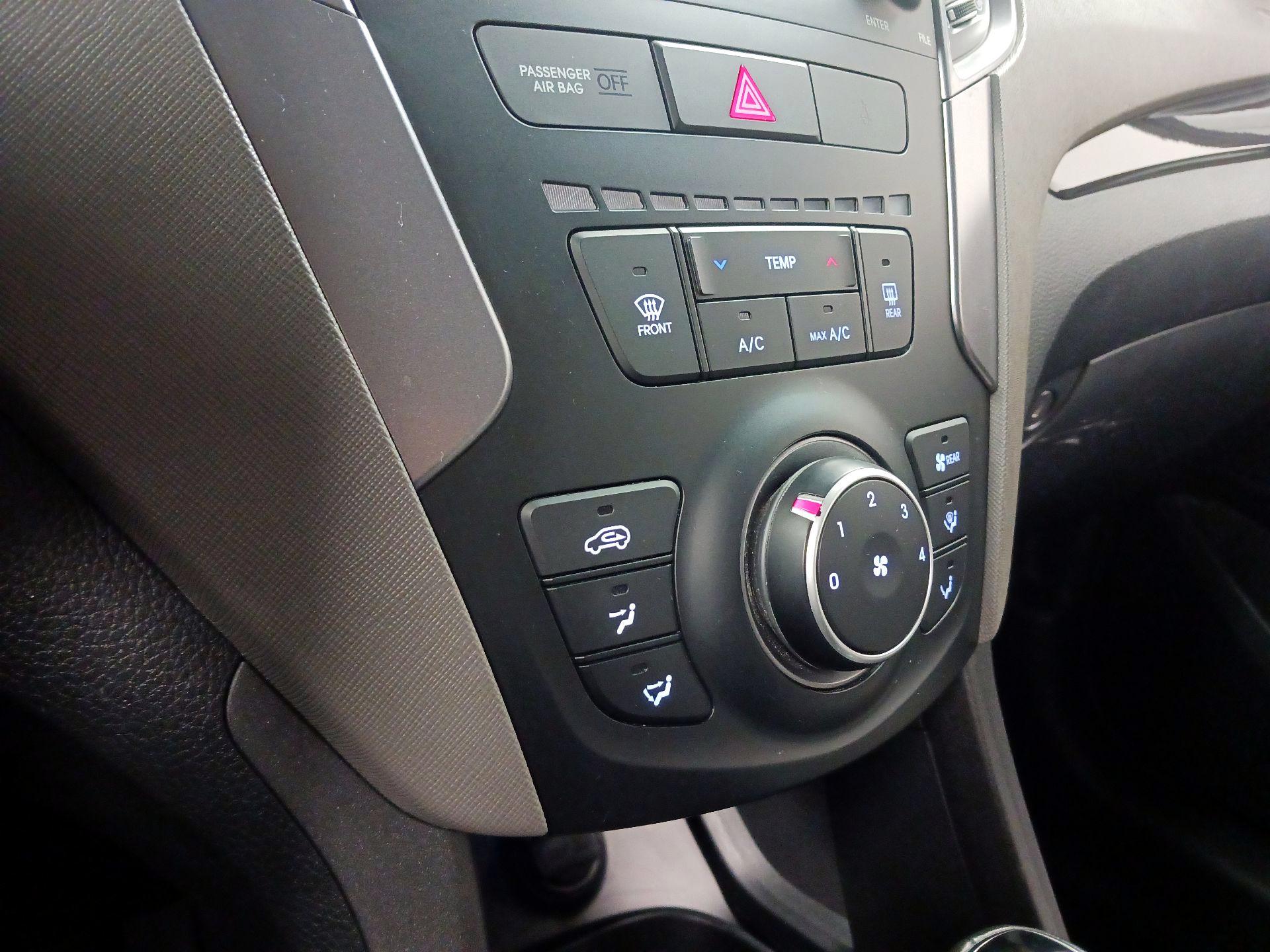 Thumbnail: 2014 Hyundai Santa Fe - 16