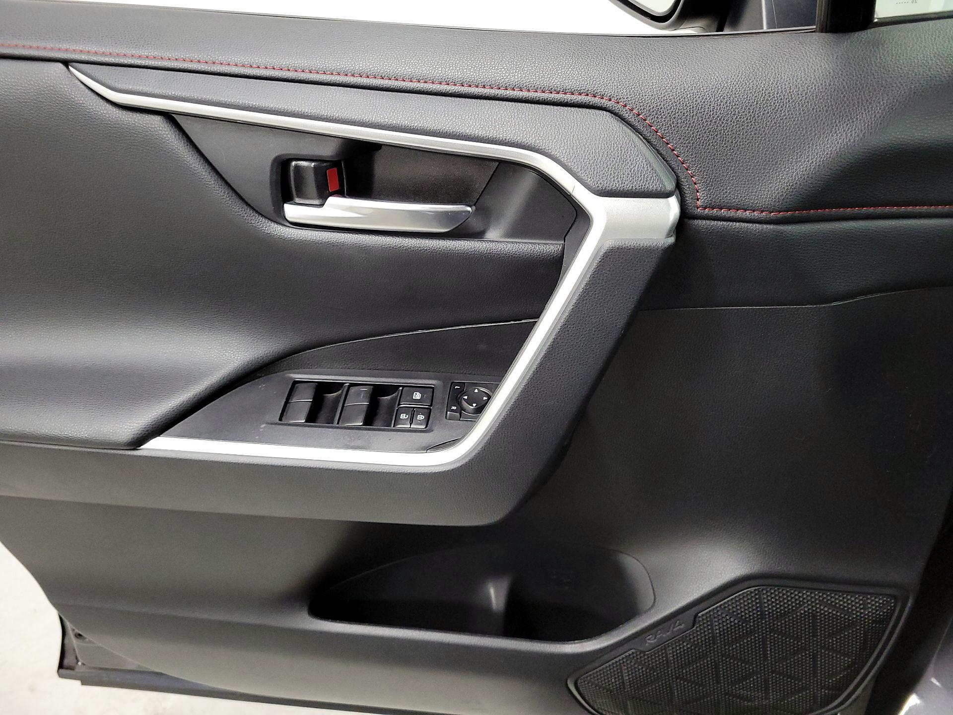 Thumbnail: 2021 Toyota RAV4 - 12