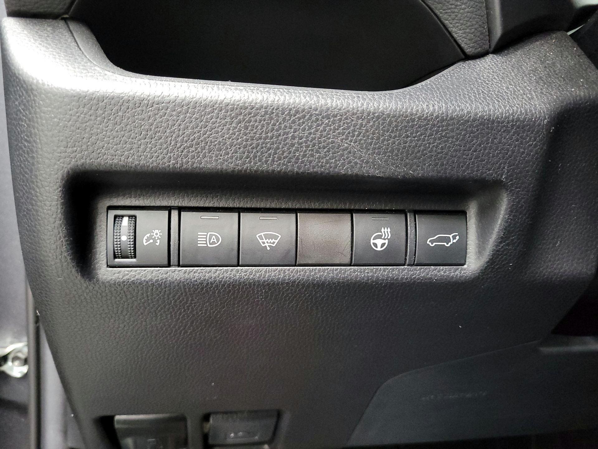 Thumbnail: 2021 Toyota RAV4 - 13