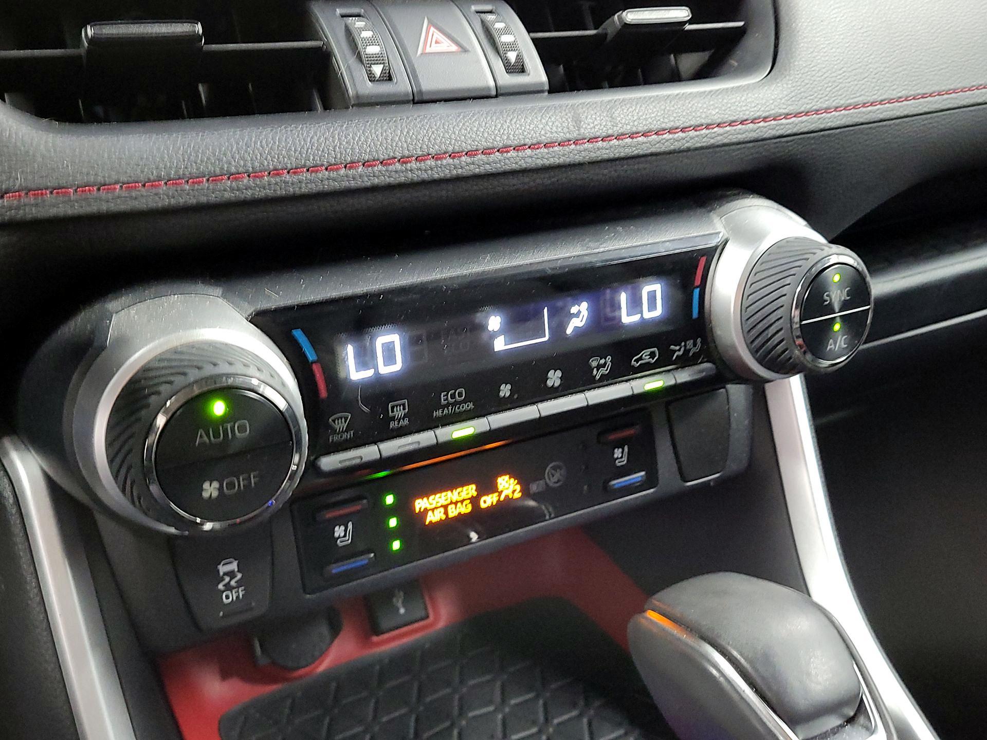 Thumbnail: 2021 Toyota RAV4 - 17