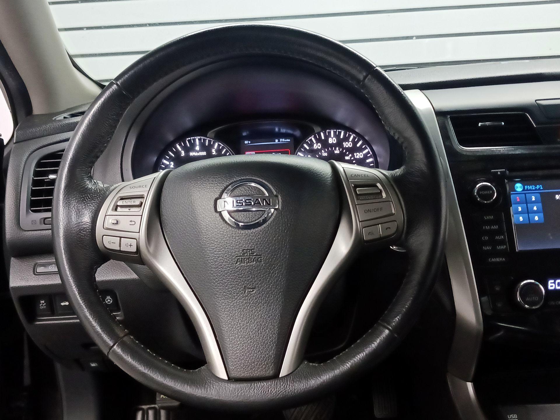 Thumbnail: 2015 Nissan Altima - 10