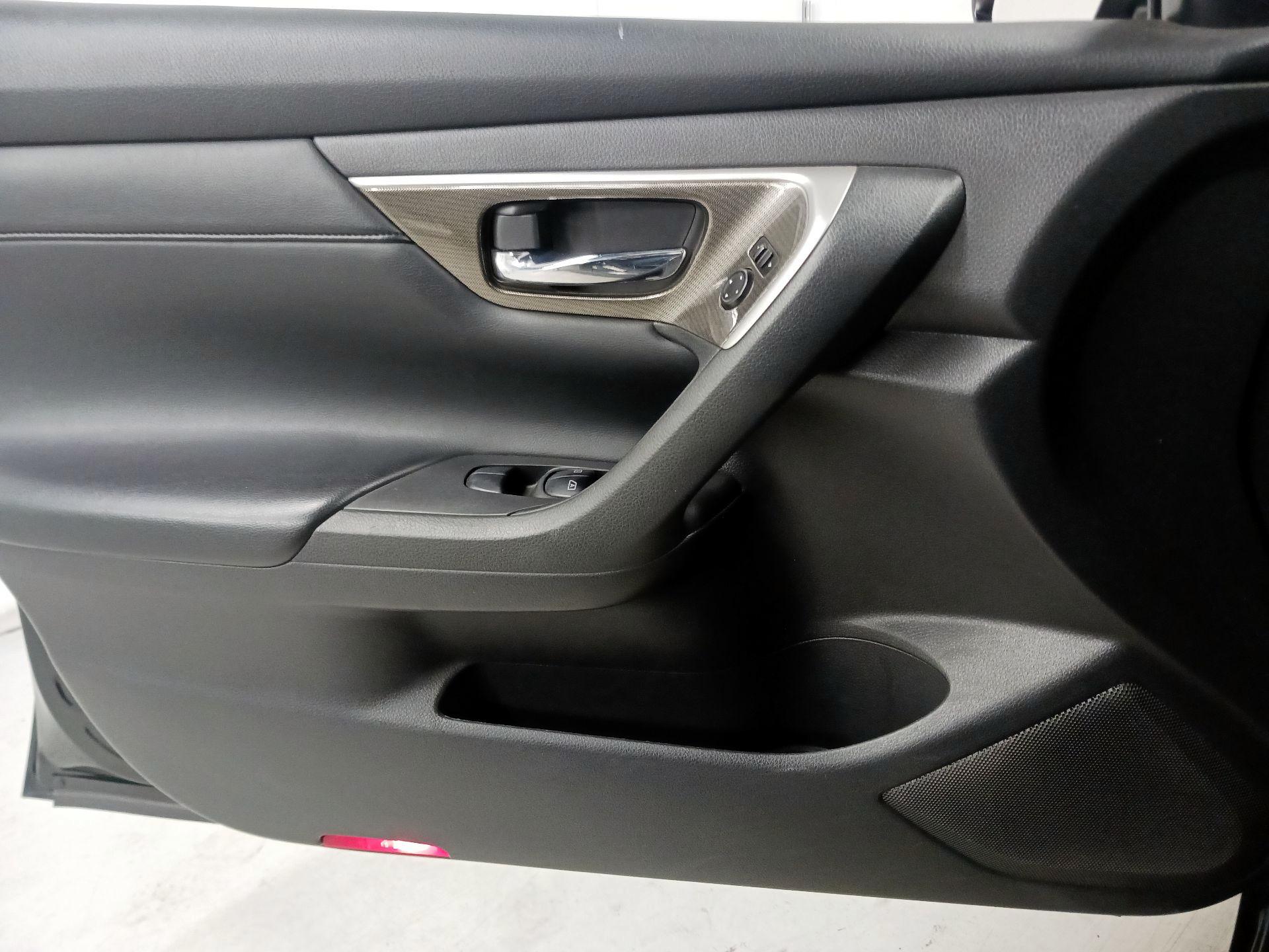 Thumbnail: 2015 Nissan Altima - 12