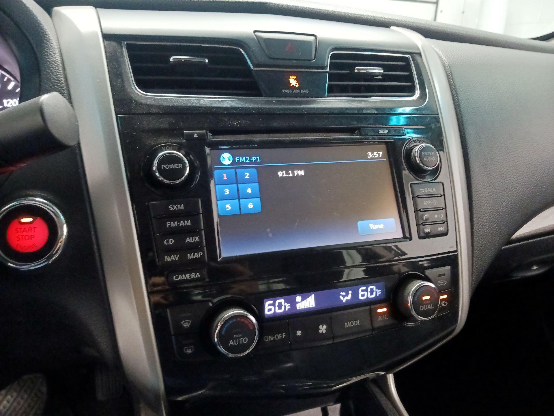 Thumbnail: 2015 Nissan Altima - 13