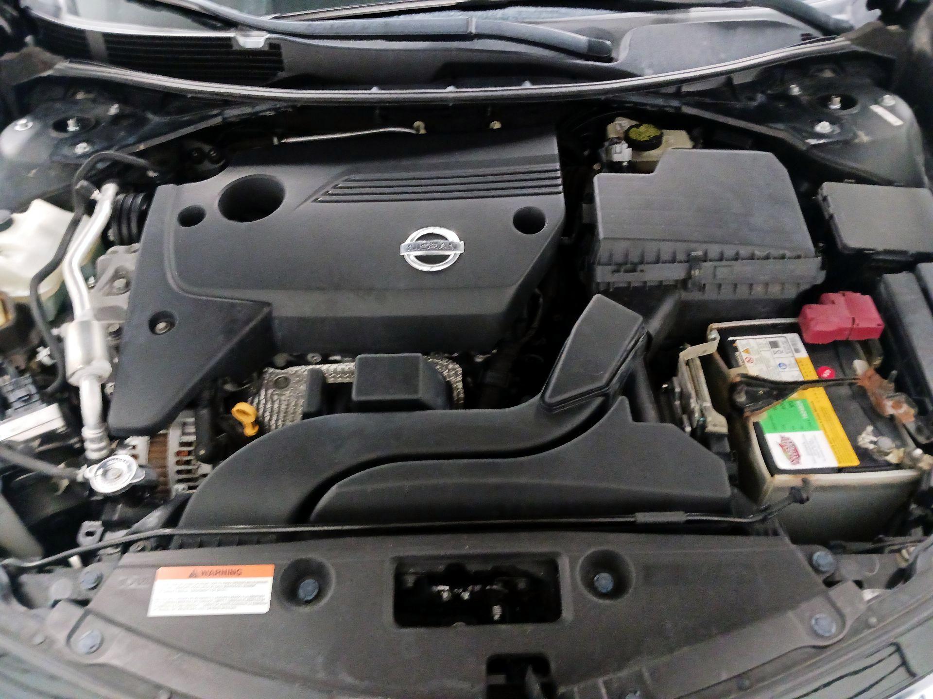 Thumbnail: 2015 Nissan Altima - 18