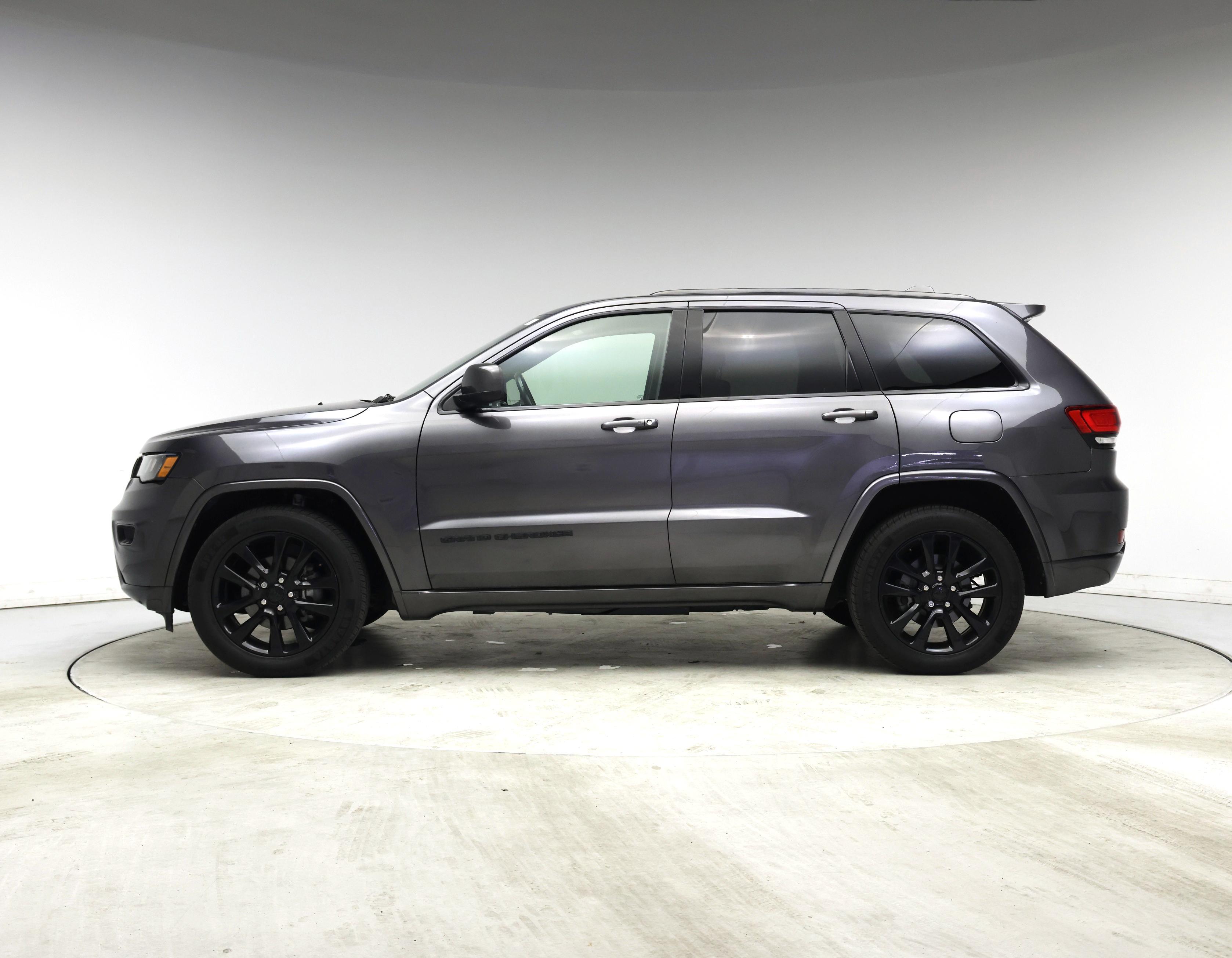 Thumbnail: 2017 Jeep Grand Cherokee - 3