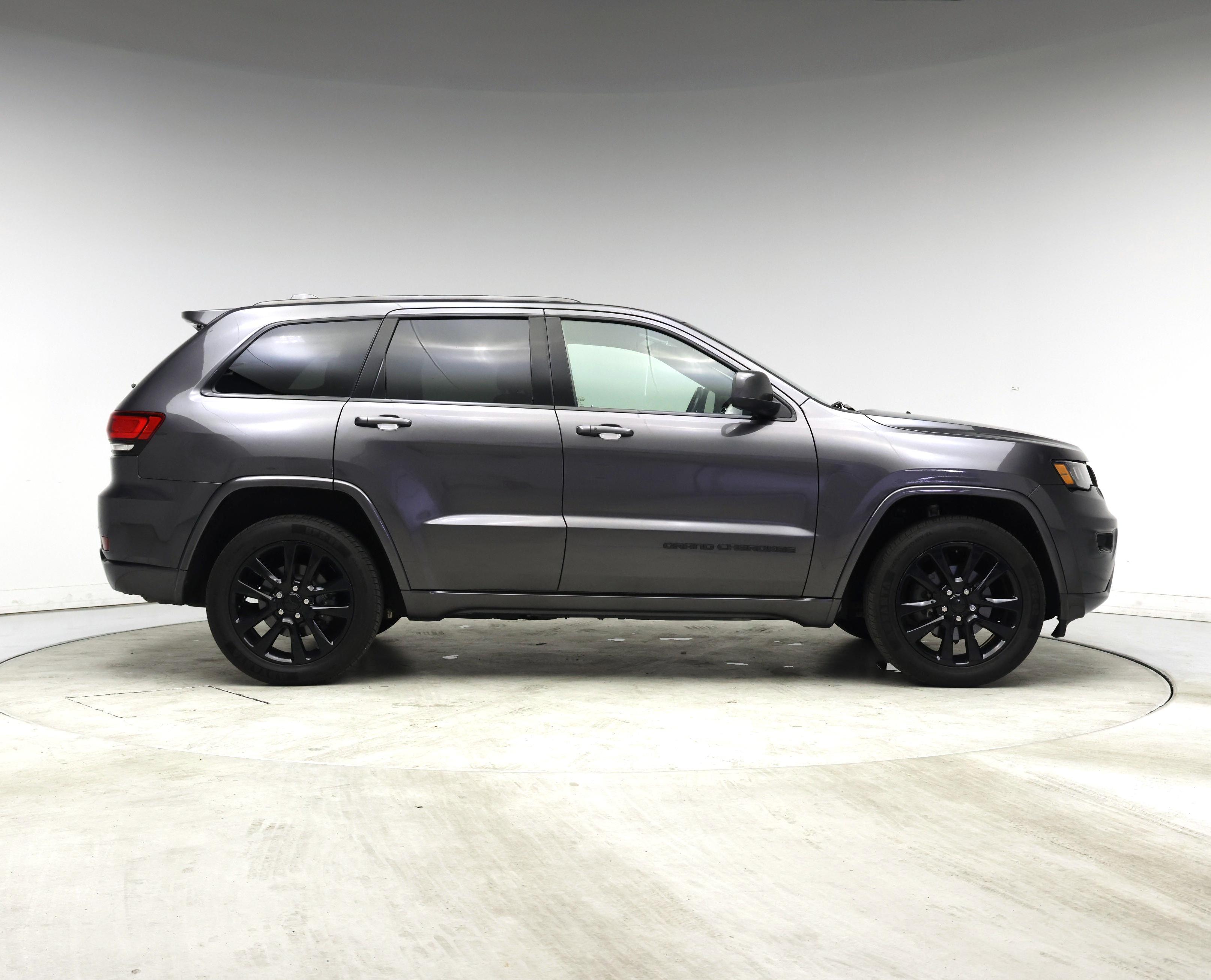 Thumbnail: 2017 Jeep Grand Cherokee - 7