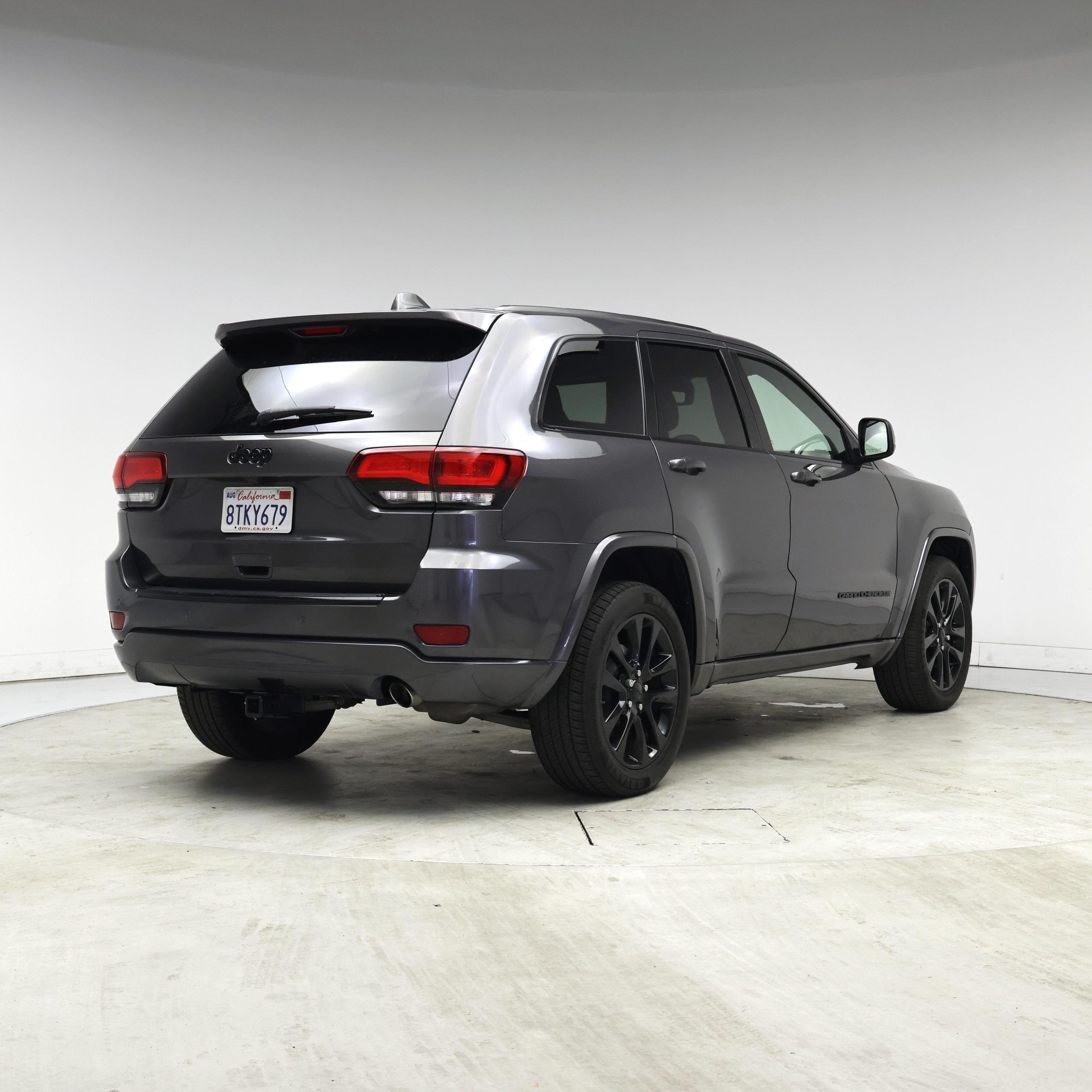 Thumbnail: 2017 Jeep Grand Cherokee - 8